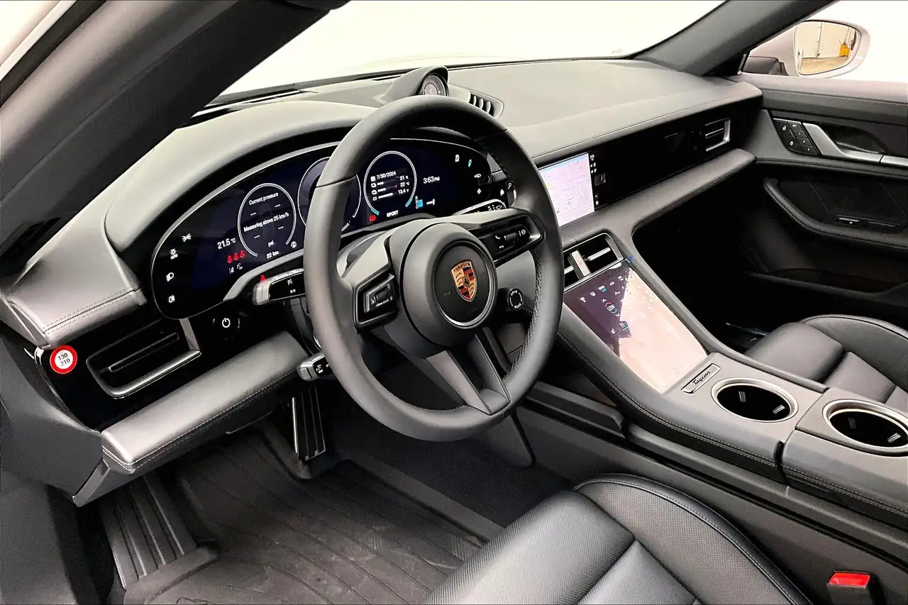 Porsche Taycan снимка Porsche Taycan