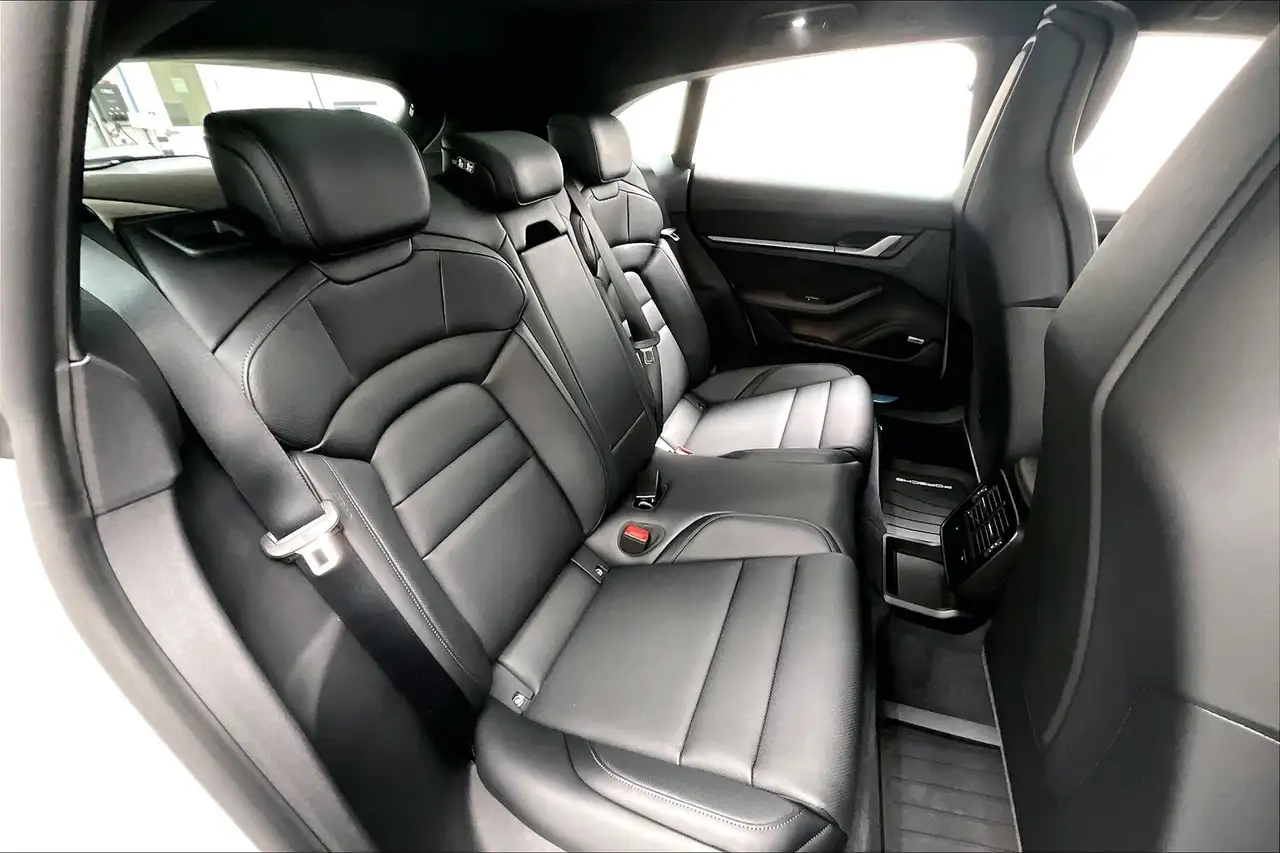 Porsche Taycan снимка Porsche Taycan