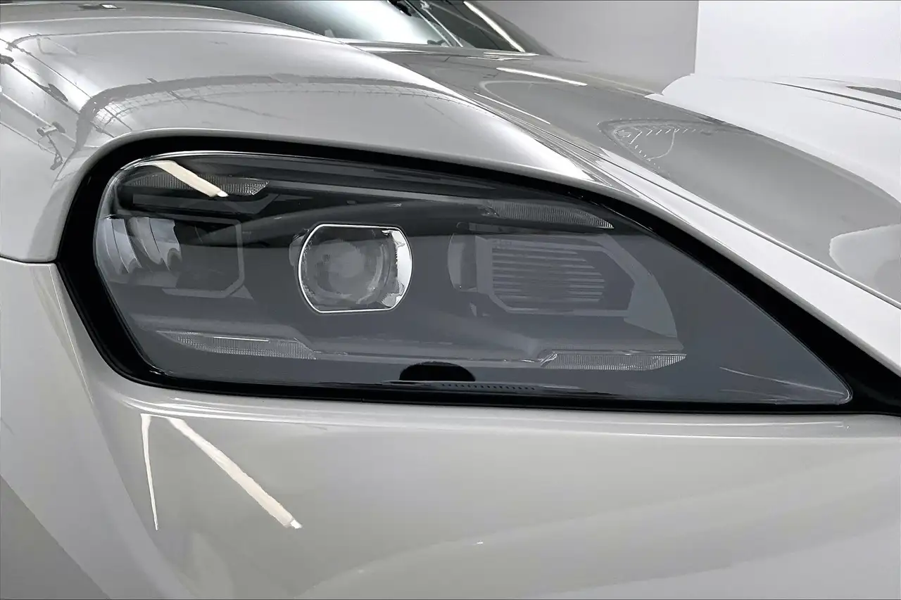 Porsche Taycan снимка Porsche Taycan
