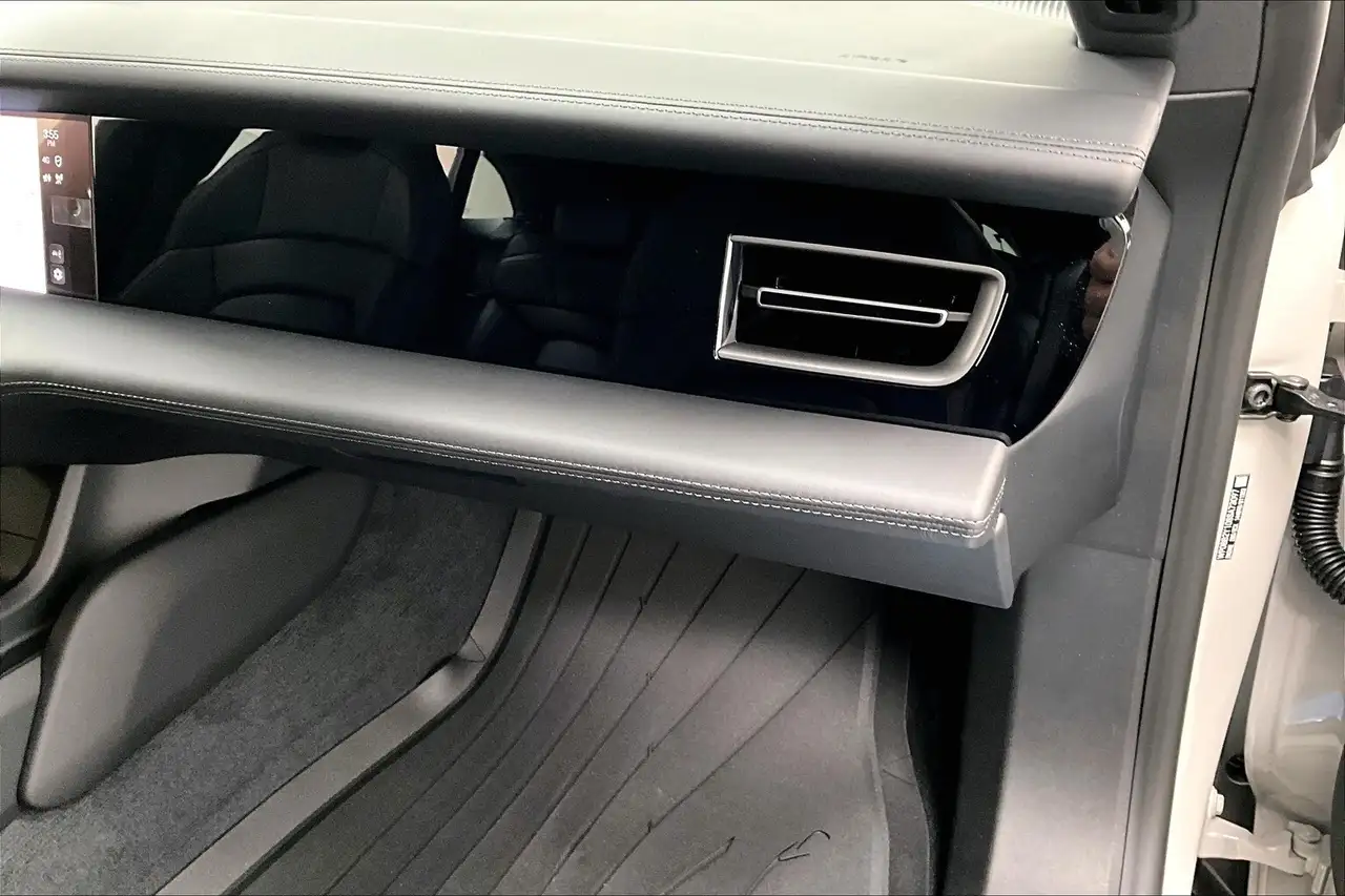 Porsche Taycan снимка Porsche Taycan
