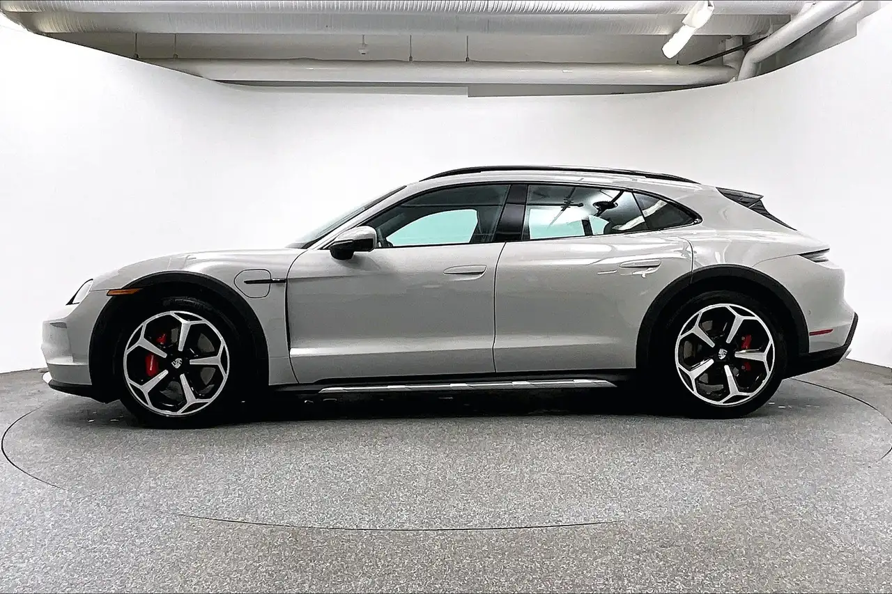 Porsche Taycan снимка Porsche Taycan