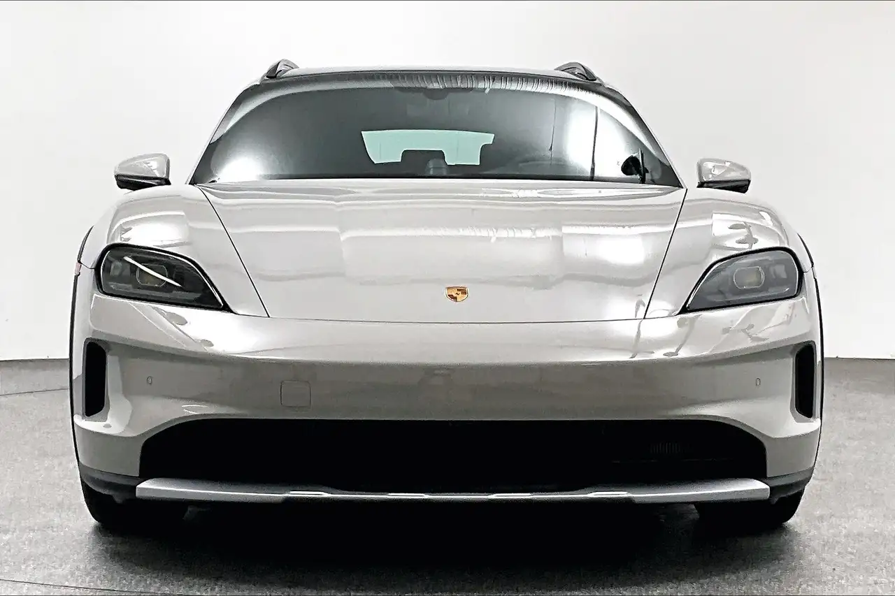 Porsche Taycan снимка Porsche Taycan