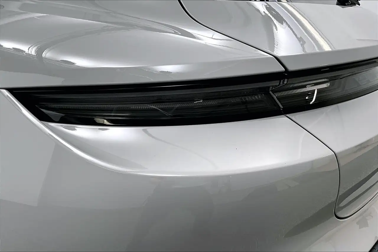 Porsche Taycan снимка Porsche Taycan