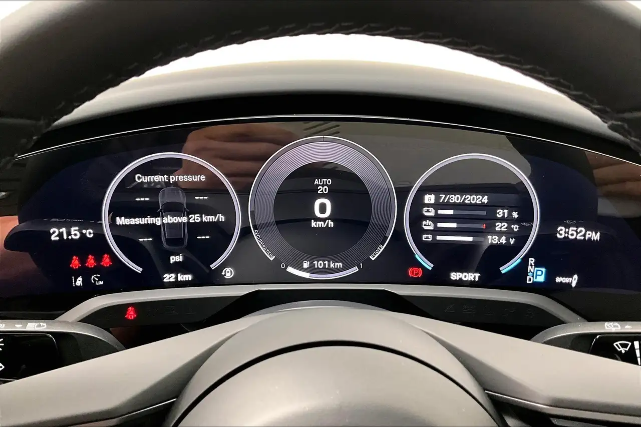 Porsche Taycan снимка Porsche Taycan