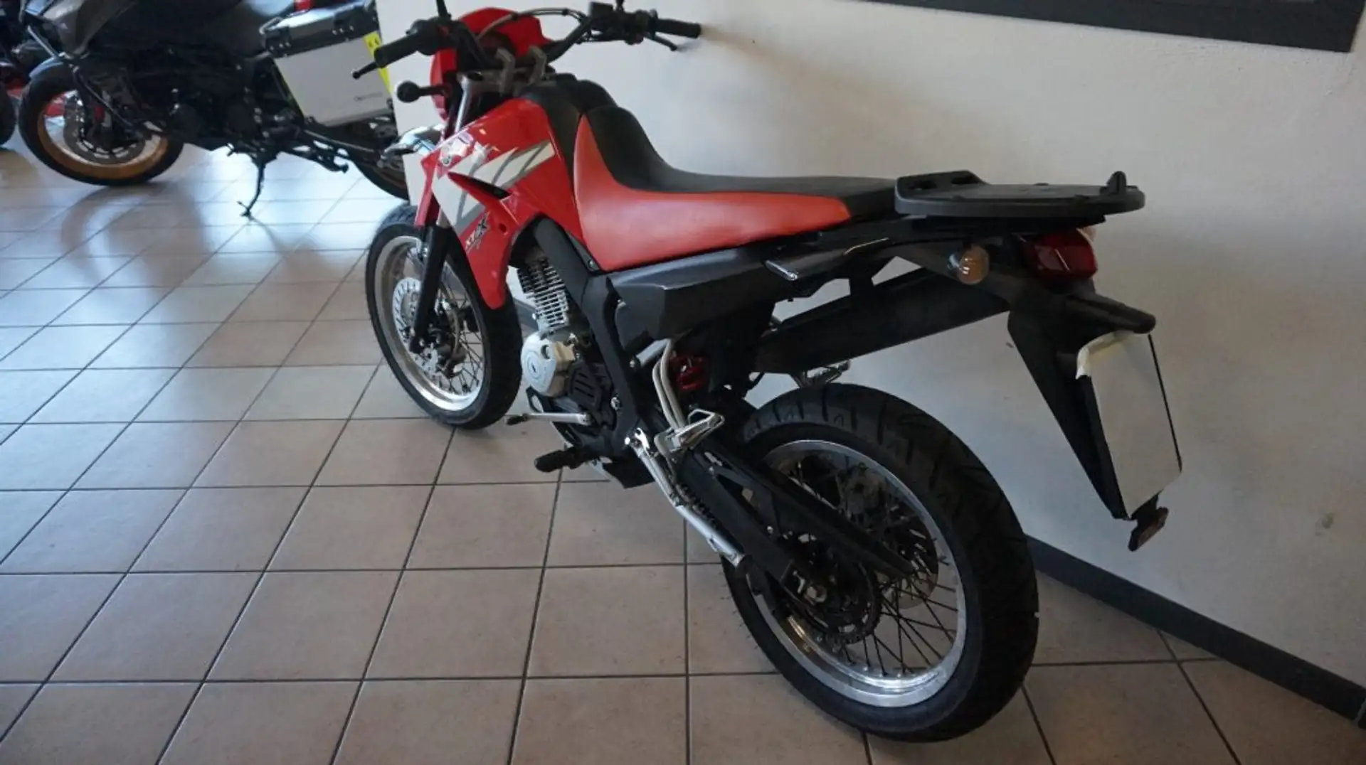 Yamaha XT 125 4 T. Rood - 1
