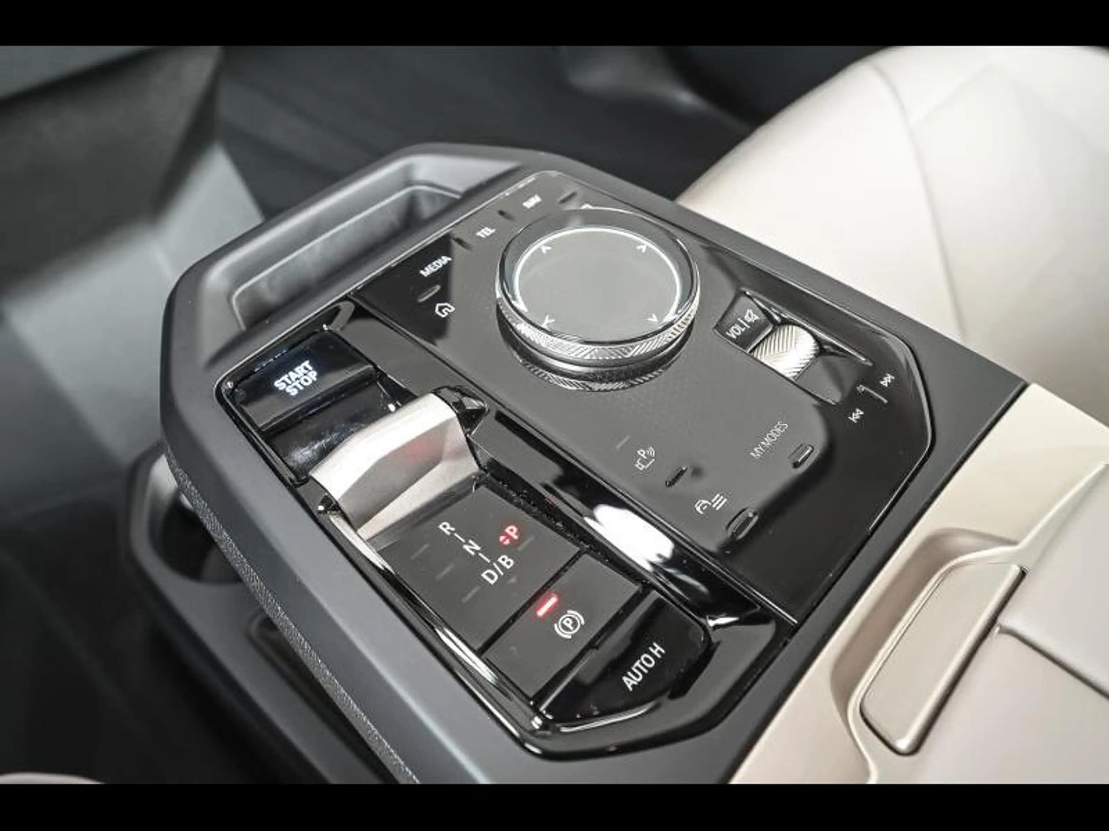 BMW iX xDrive50-Sportpakket-Laser-Drive PRO-Parking PRO-H — photo 11