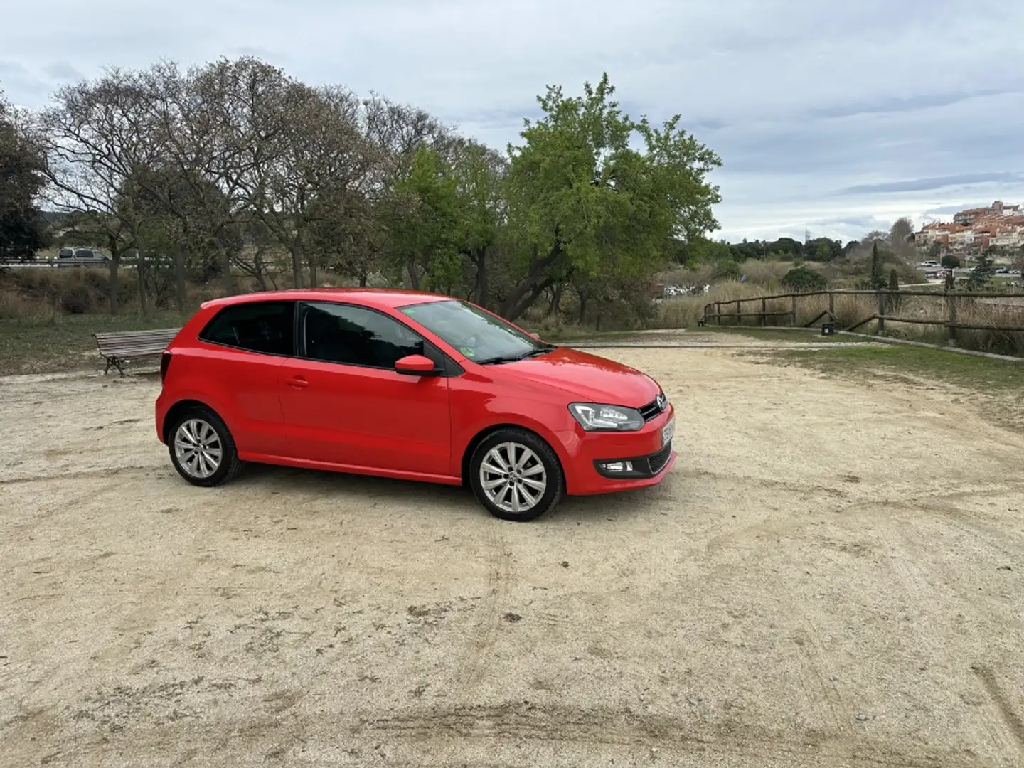 Volkswagen Polo 1.2 TSI Advance DSG Rojo - 2