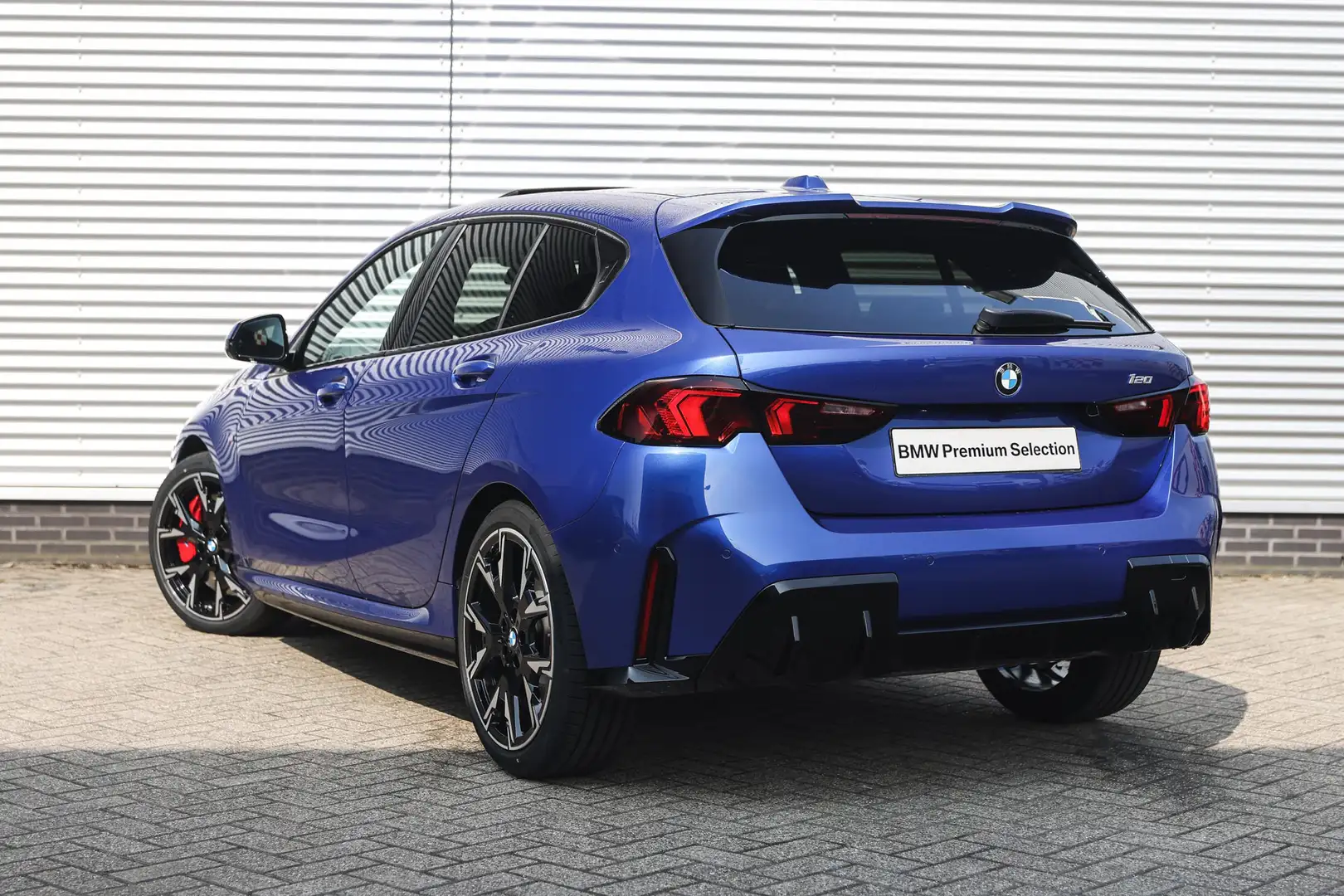 BMW 120 1 Serie M Sport Automaat / Panoramadak / Sportstoe Blauw - 2