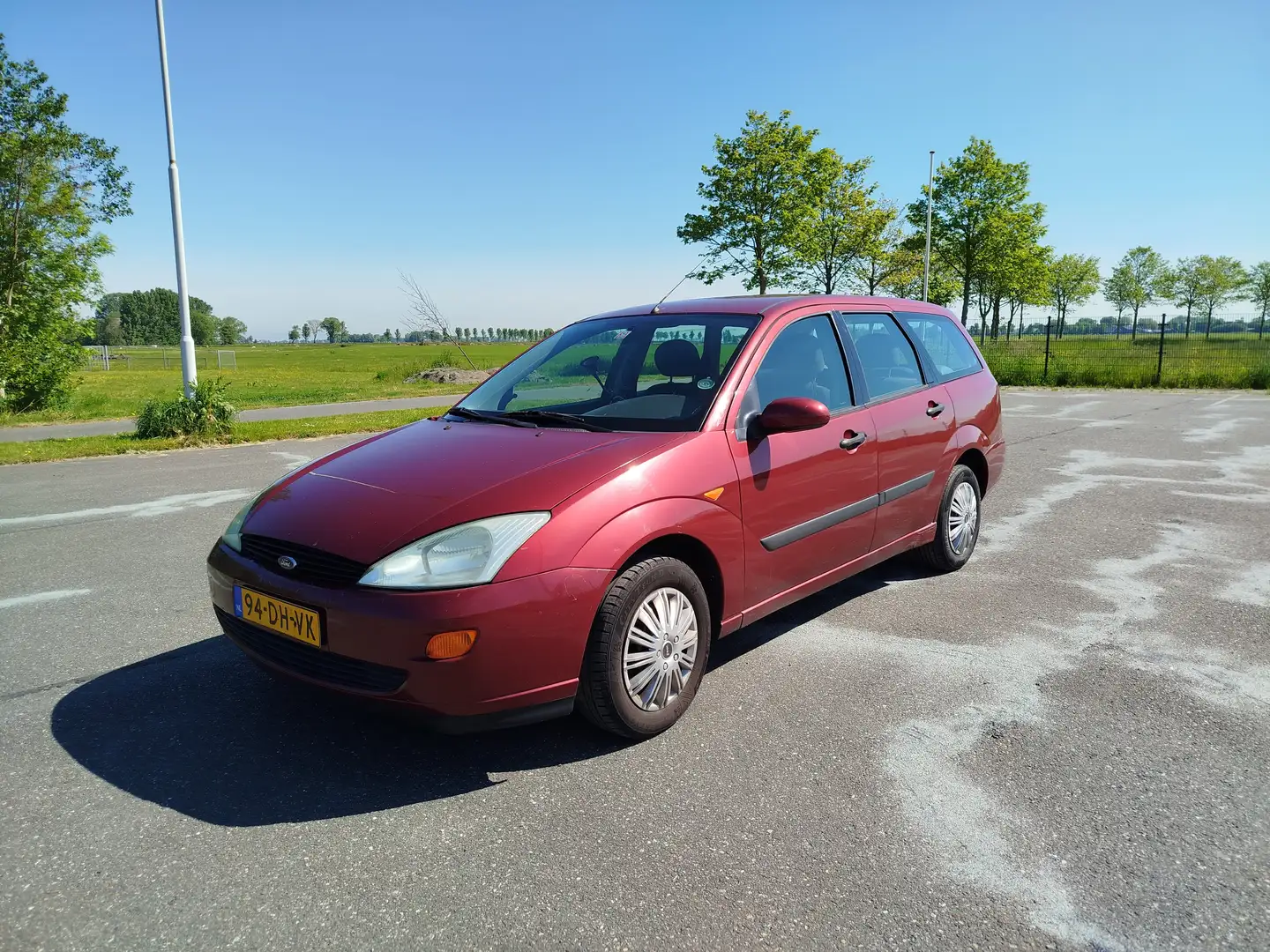 Ford Focus Focus 1.4-16V Ambiente Rouge - 1