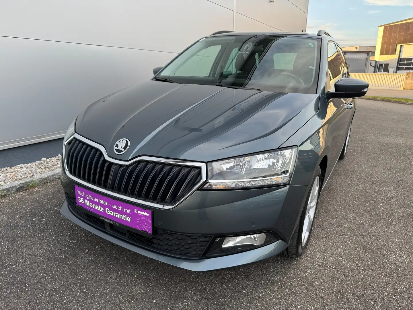 Skoda Fabia Style TSI *PICKERL NEU*GARANTIE*ACC*SITZHEIZUNG* Grau - 2
