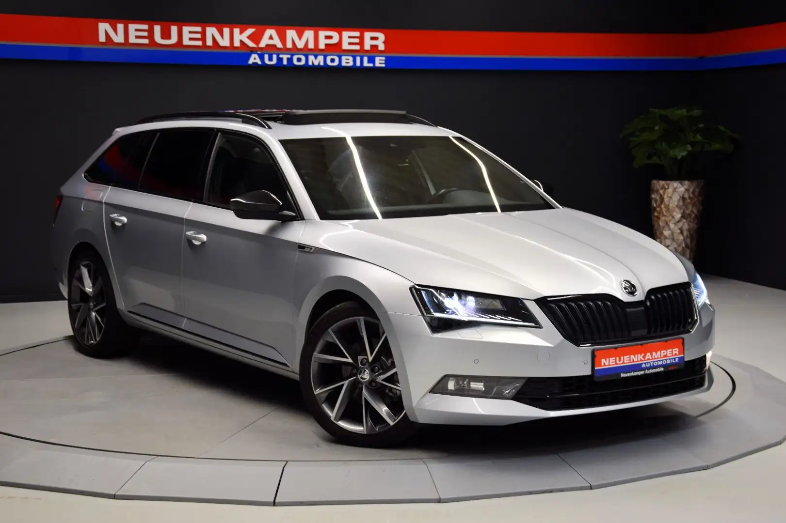 Skoda Superb Combi Sportline DSG Pano. Bi-Xenon Memory Silber - 1