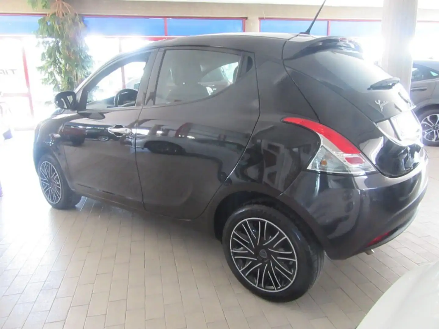 Lancia Ypsilon 1.0 FireFly 5p.S&S Hybrid Gold Plus Nero - 2