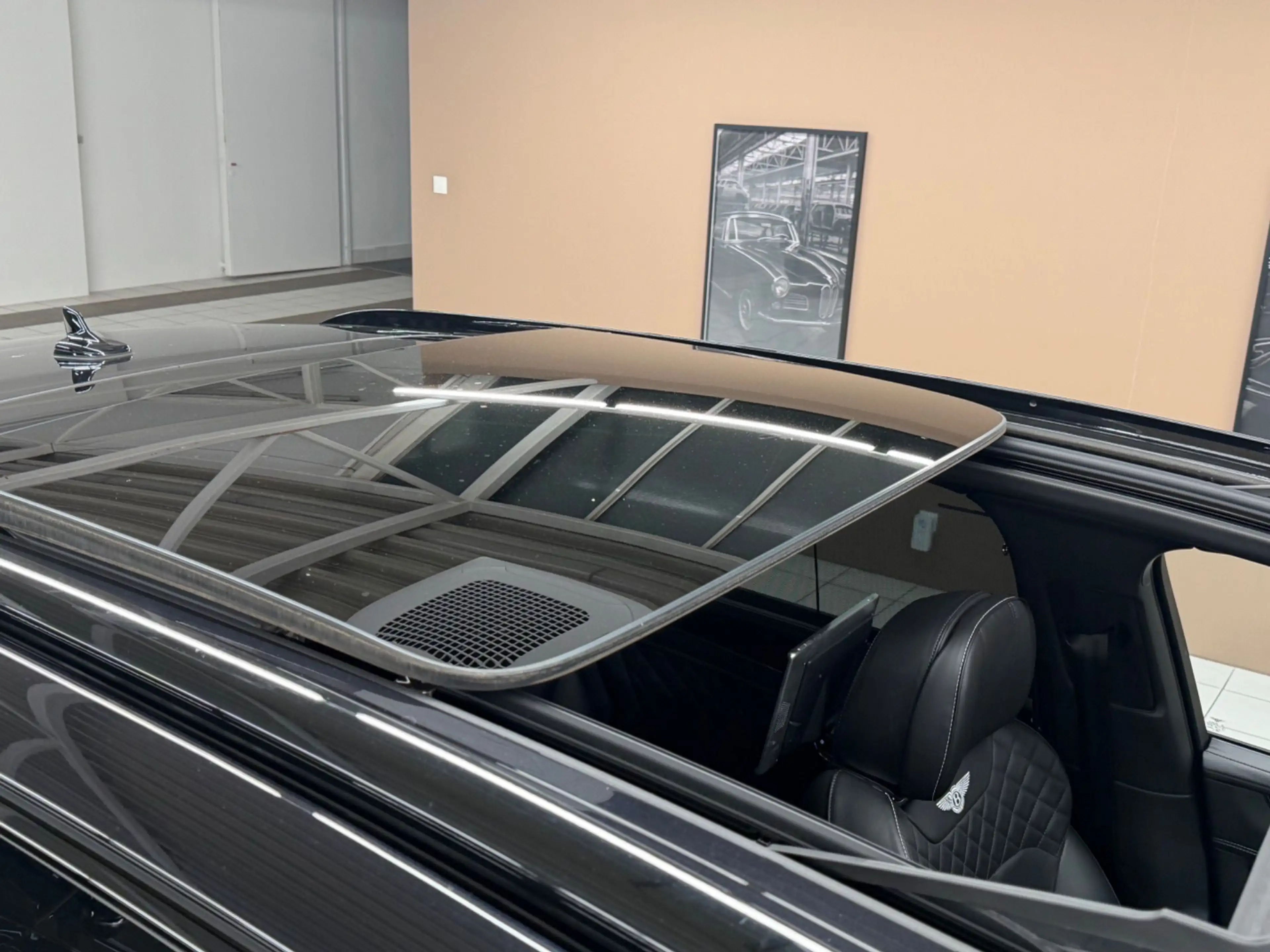 Bentley Bentayga Hybrid /100 Jahre Bentley — photo 10