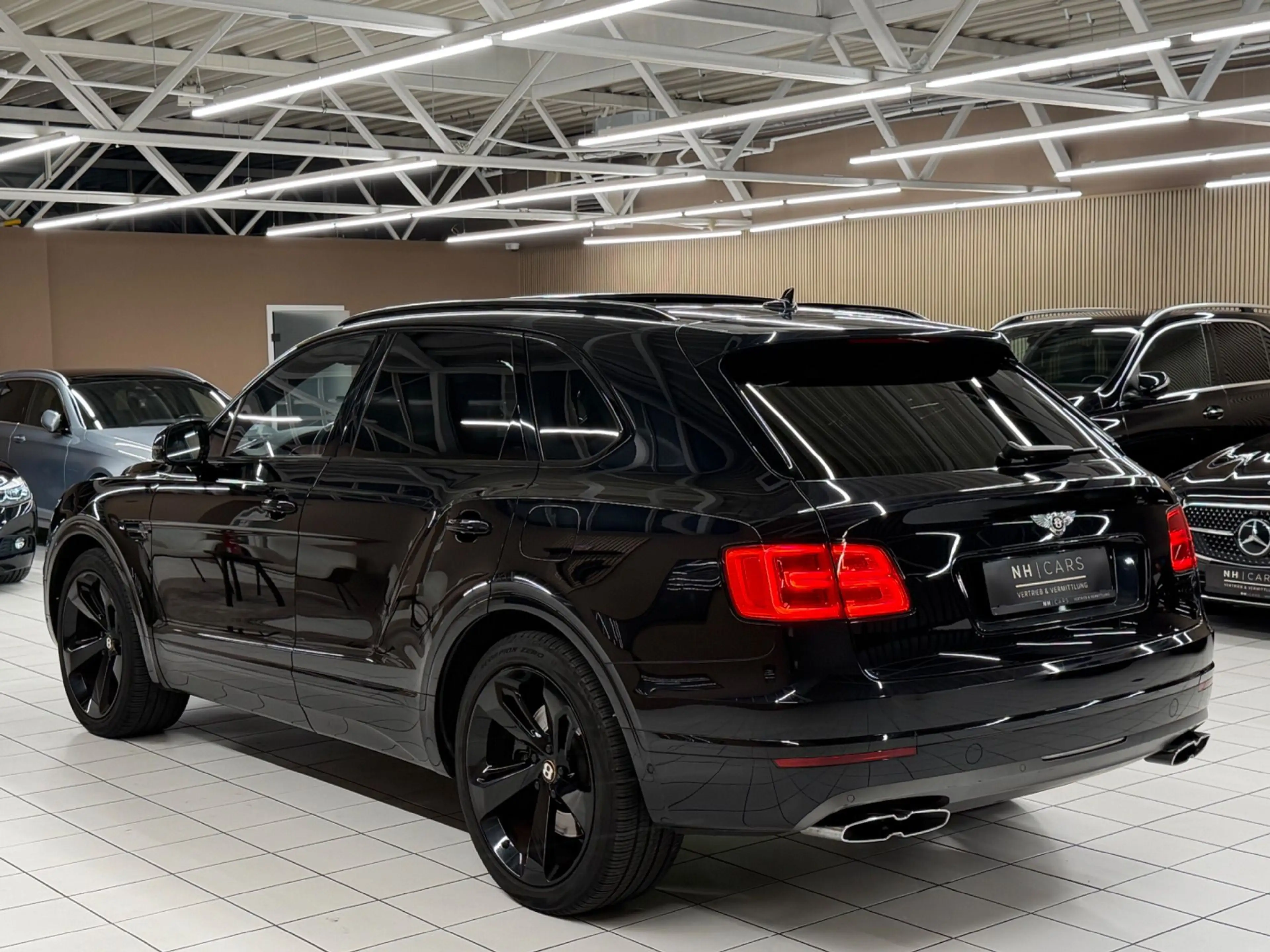 Bentley Bentayga Hybrid /100 Jahre Bentley — photo 4