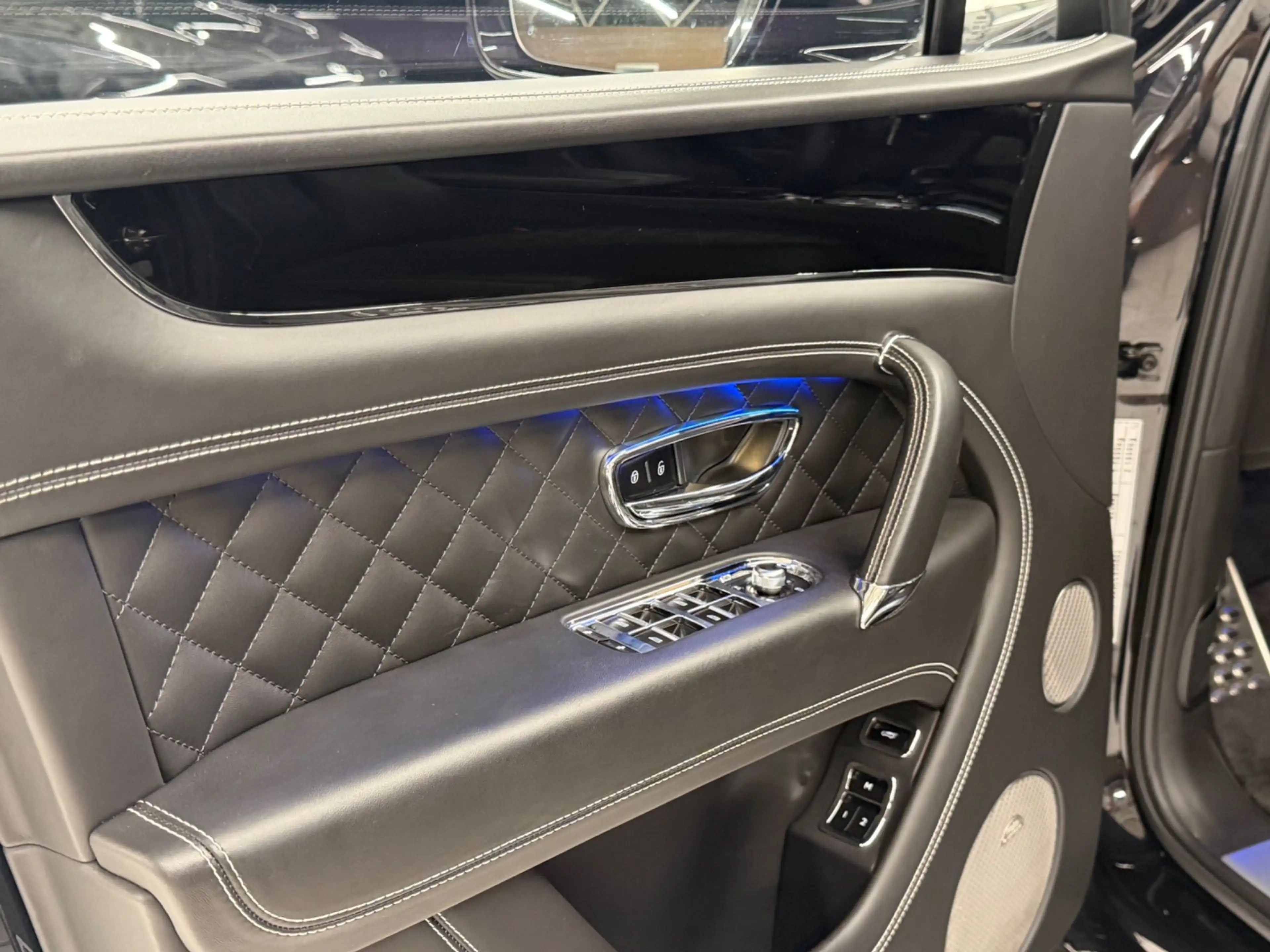 Bentley Bentayga Hybrid /100 Jahre Bentley — photo 14