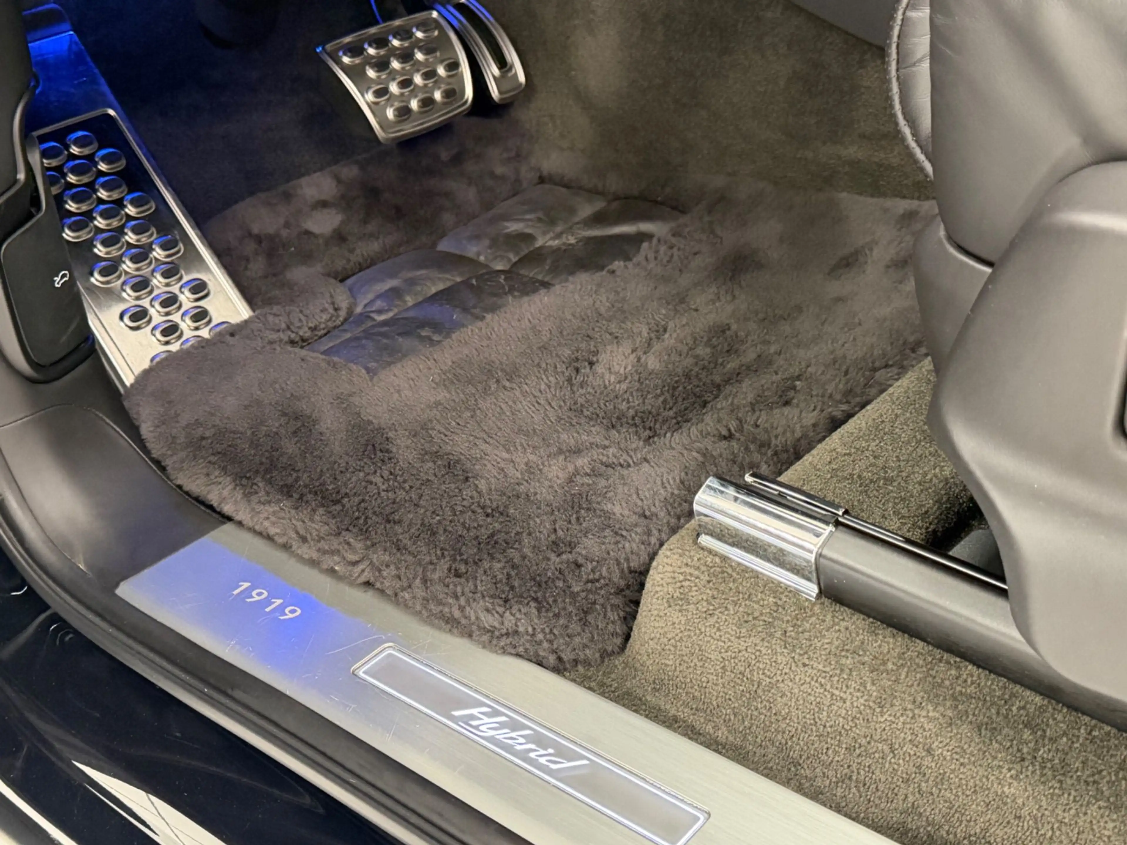 Bentley Bentayga Hybrid /100 Jahre Bentley — photo 15