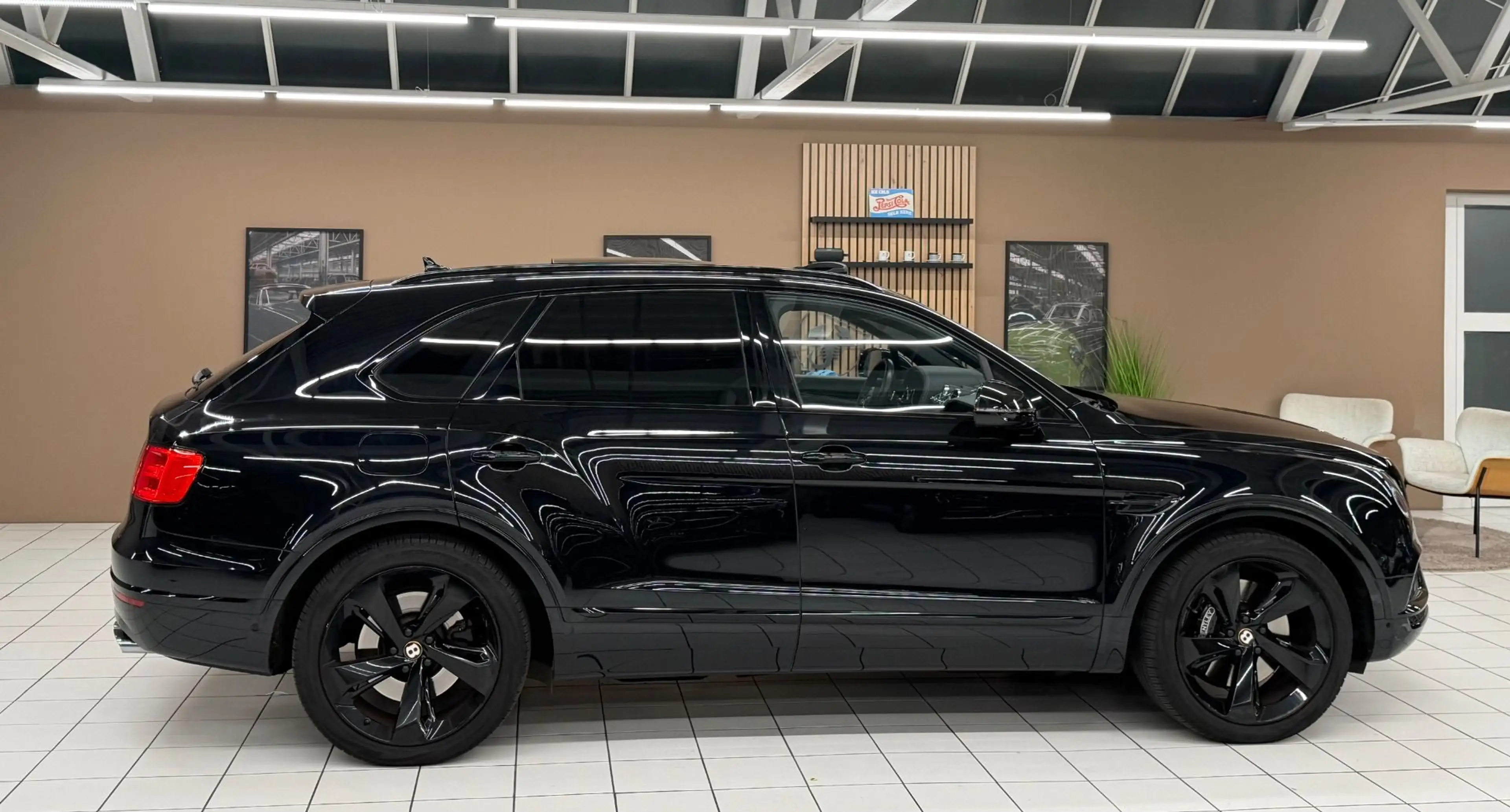 Bentley Bentayga Hybrid /100 Jahre Bentley — photo 8