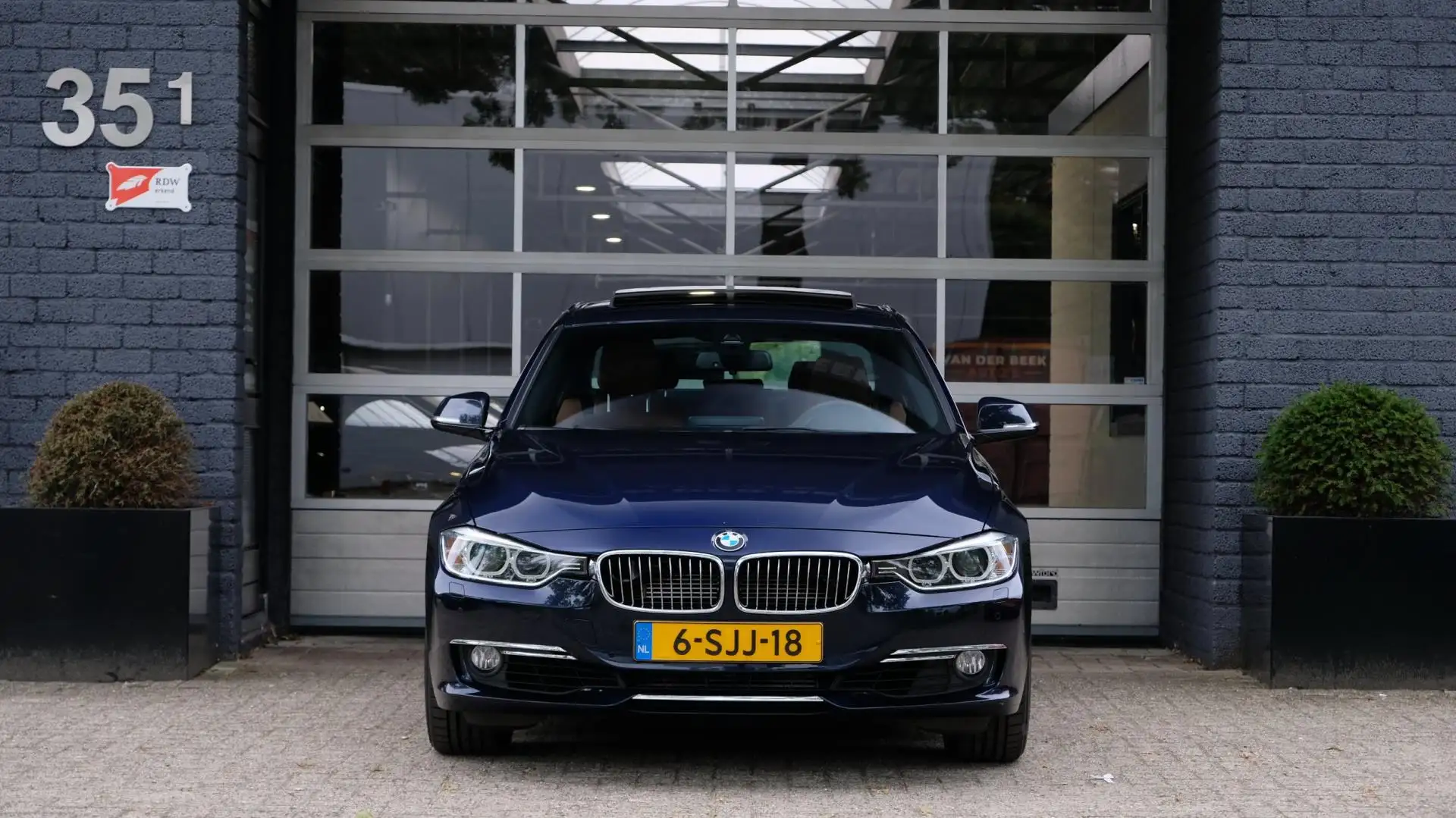 BMW Active Hybrid 3 335i ActiveHybrid 3 Upgrade Edition Blau - 2