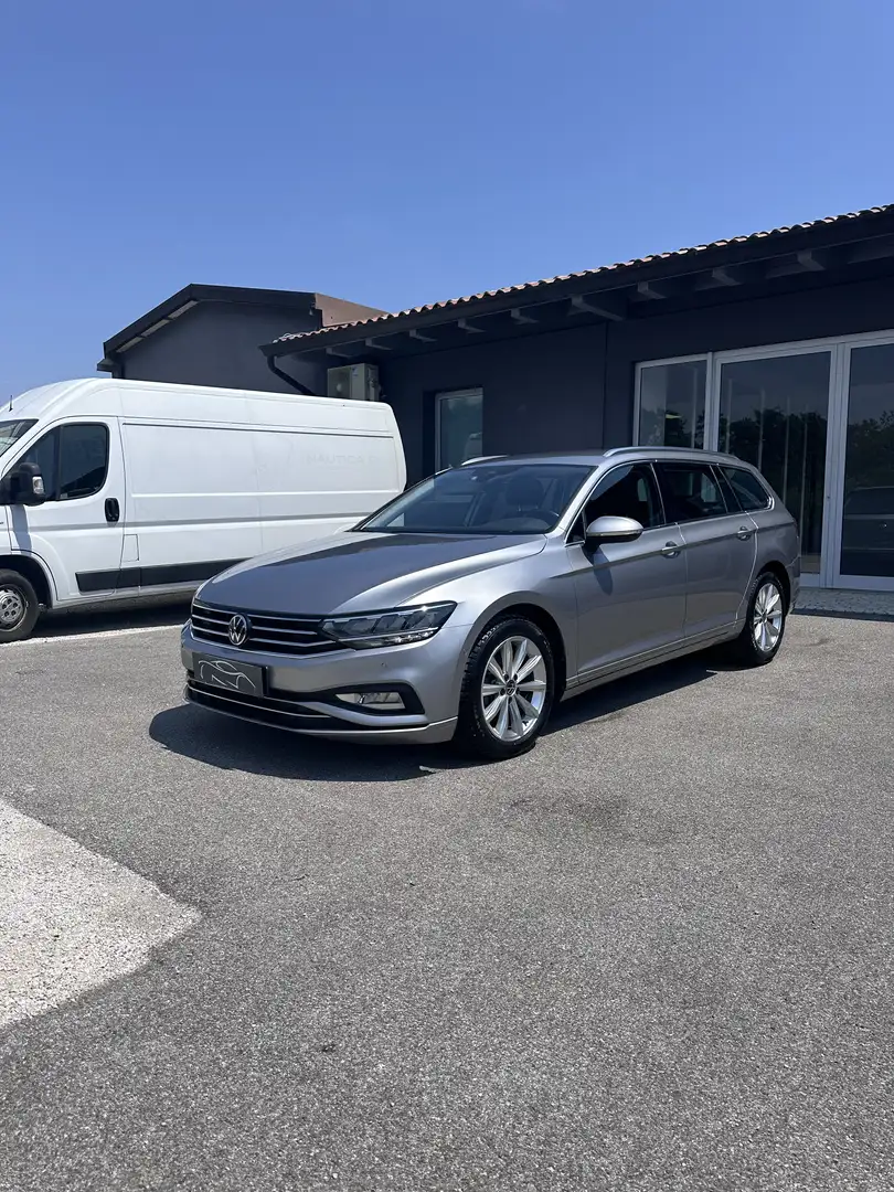 Volkswagen Passat Variant 2.0 tdi Business 122cv dsg Argento - 1