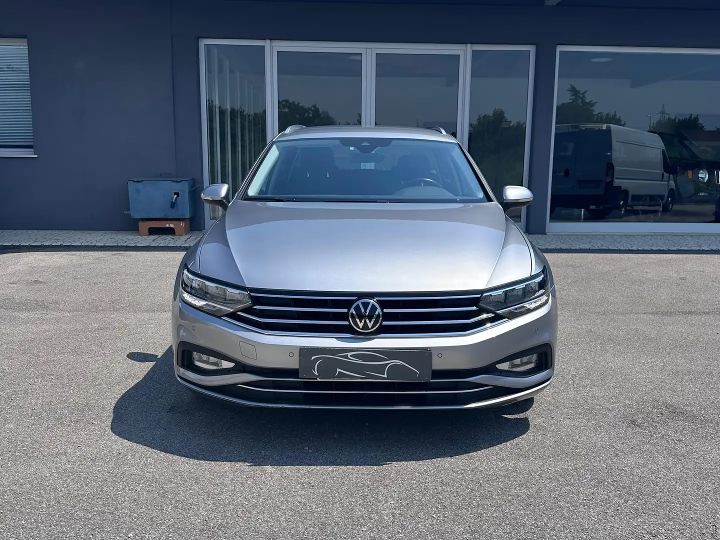 Volkswagen Passat Variant 2.0 TDI BUSINESS PLUS 2022 122CV DSG Срібний - 2