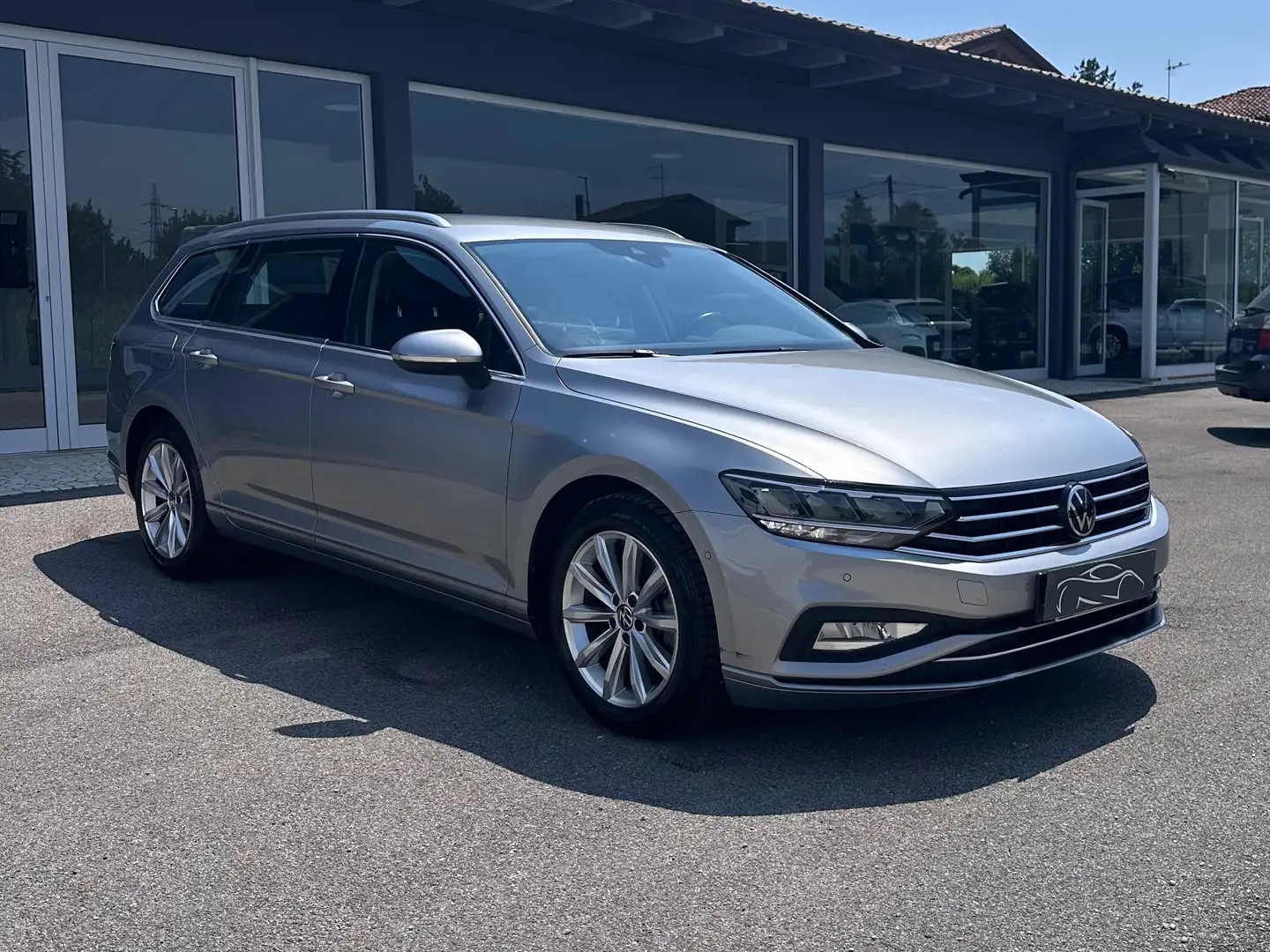 Volkswagen Passat Variant 2.0 TDI BUSINESS PLUS 2022 122CV DSG Срібний - 1