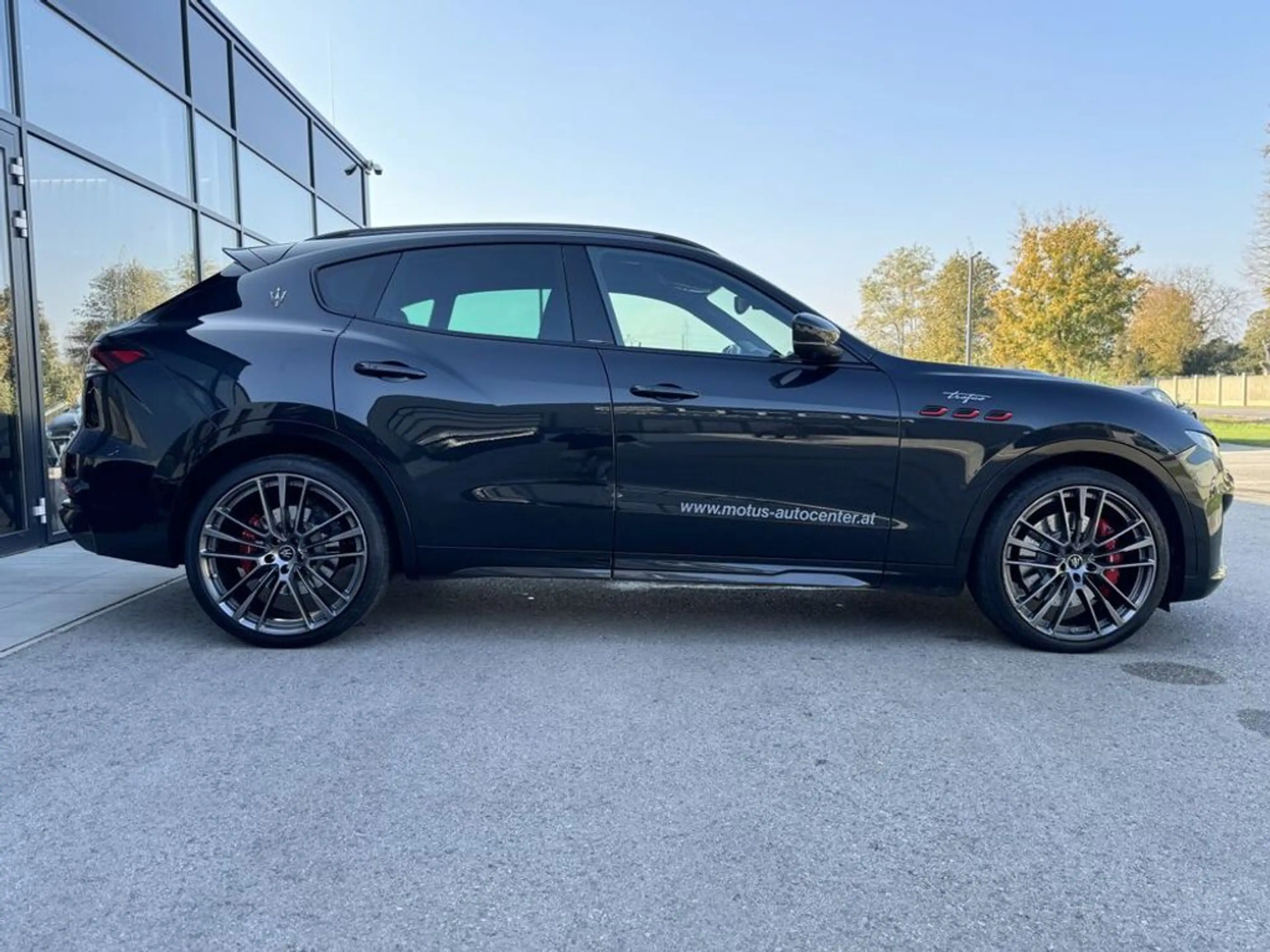 Maserati Levante Trofeo V8 580PS, PANO, EASY ENTRY-SOFTC... — photo 5