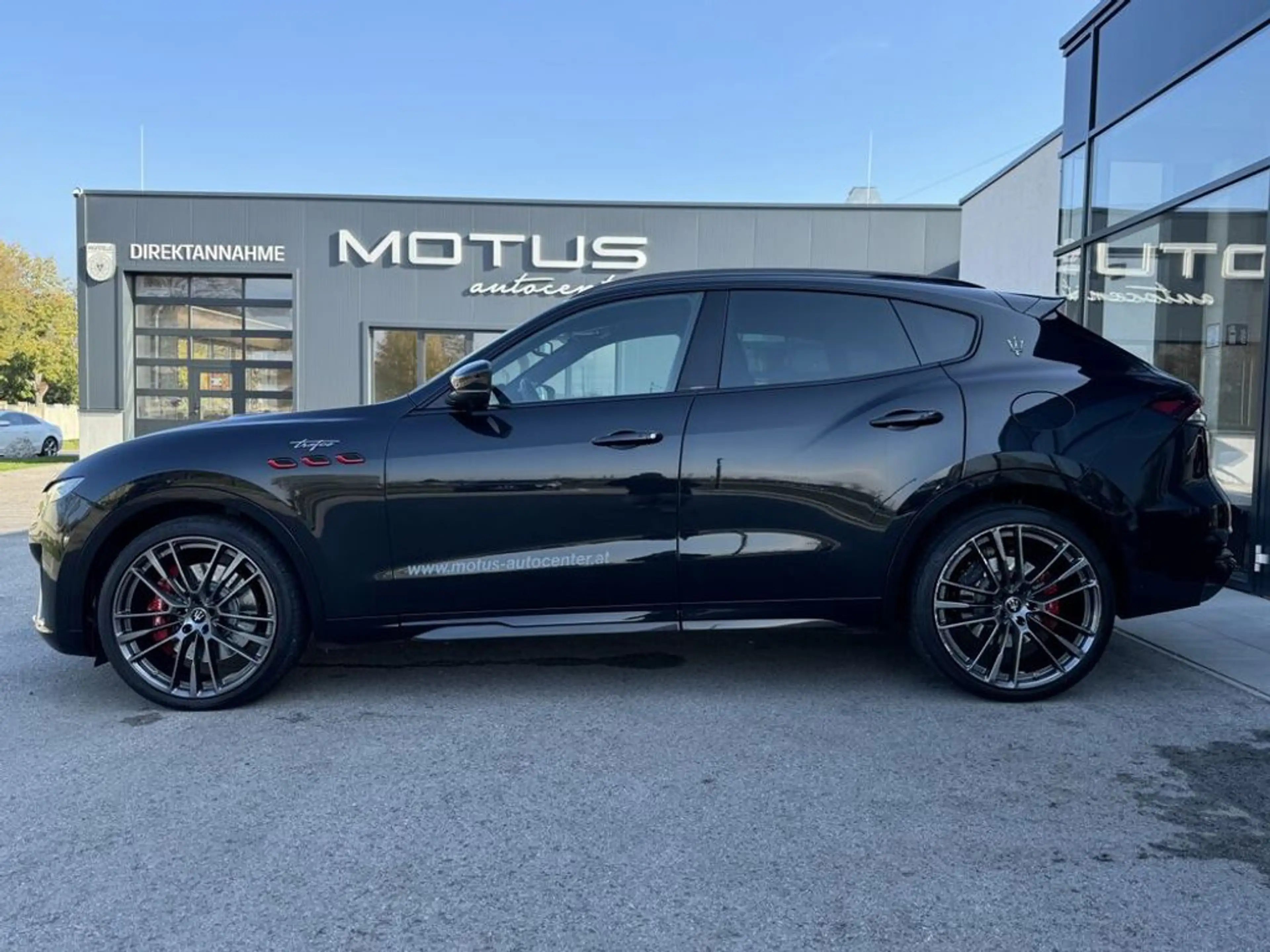 Maserati Levante Trofeo V8 580PS, PANO, EASY ENTRY-SOFTC... — photo 4