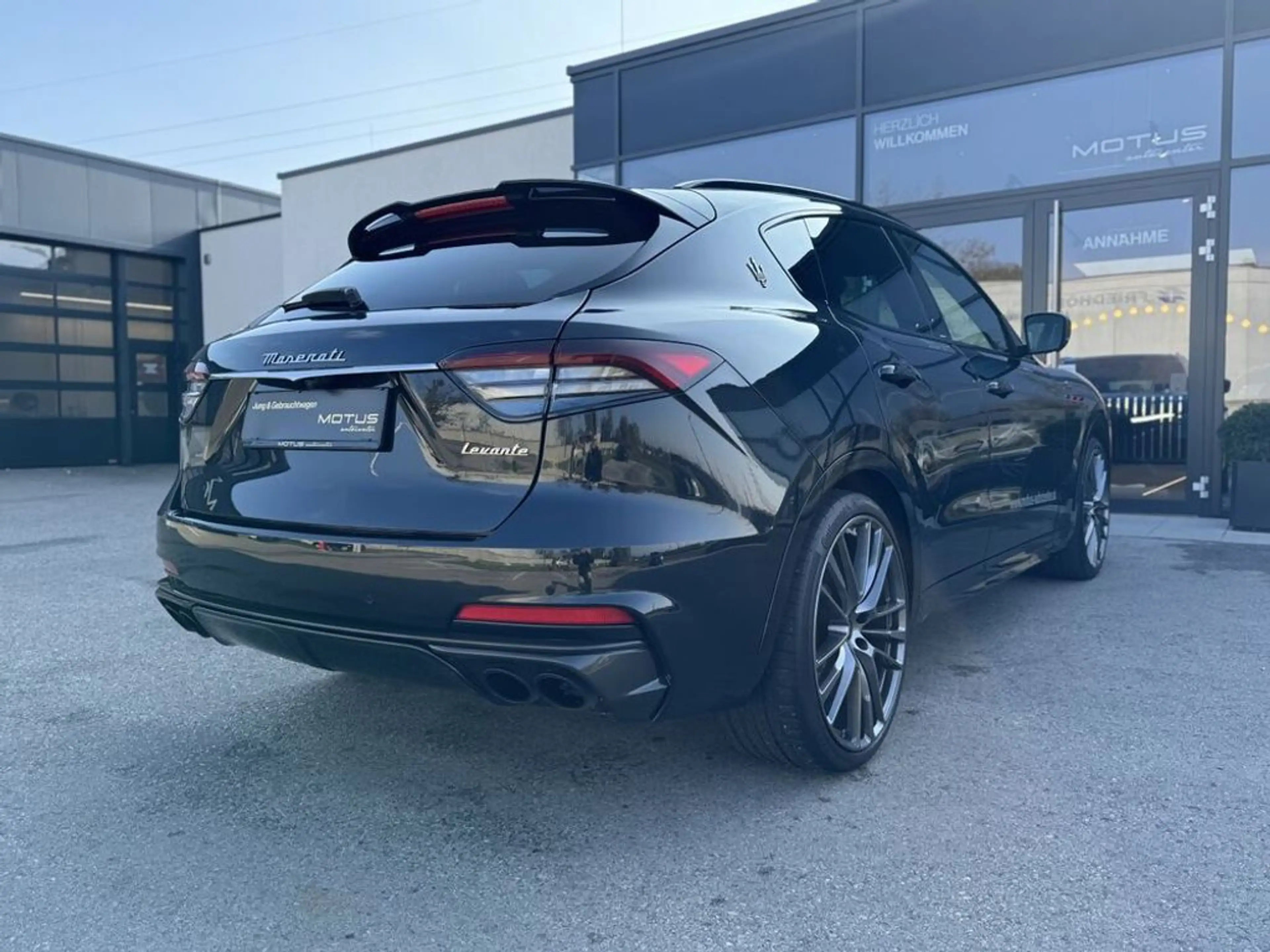Maserati Levante Trofeo V8 580PS, PANO, EASY ENTRY-SOFTC... — photo 8