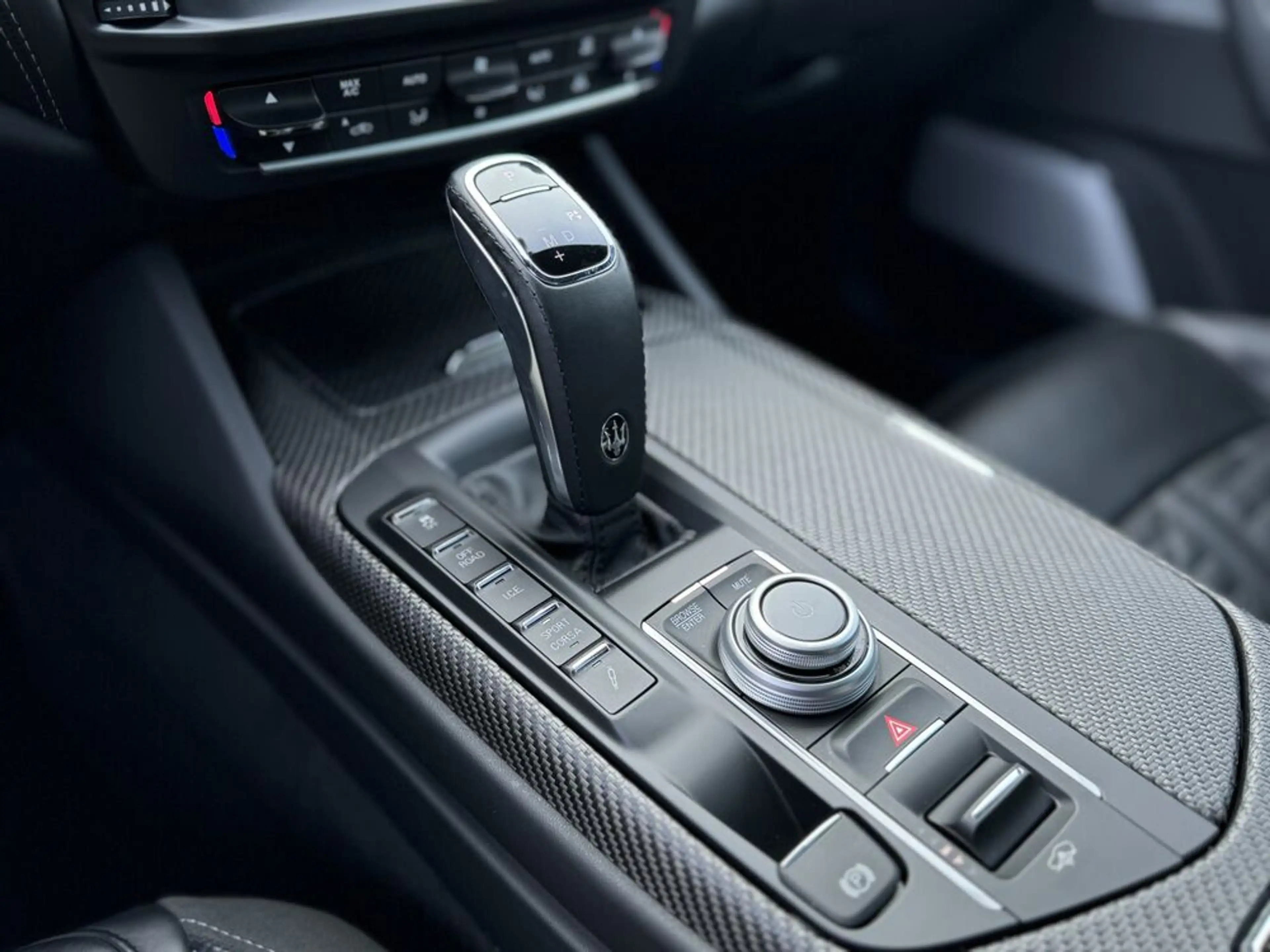 Maserati Levante Trofeo V8 580PS, PANO, EASY ENTRY-SOFTC... — photo 14