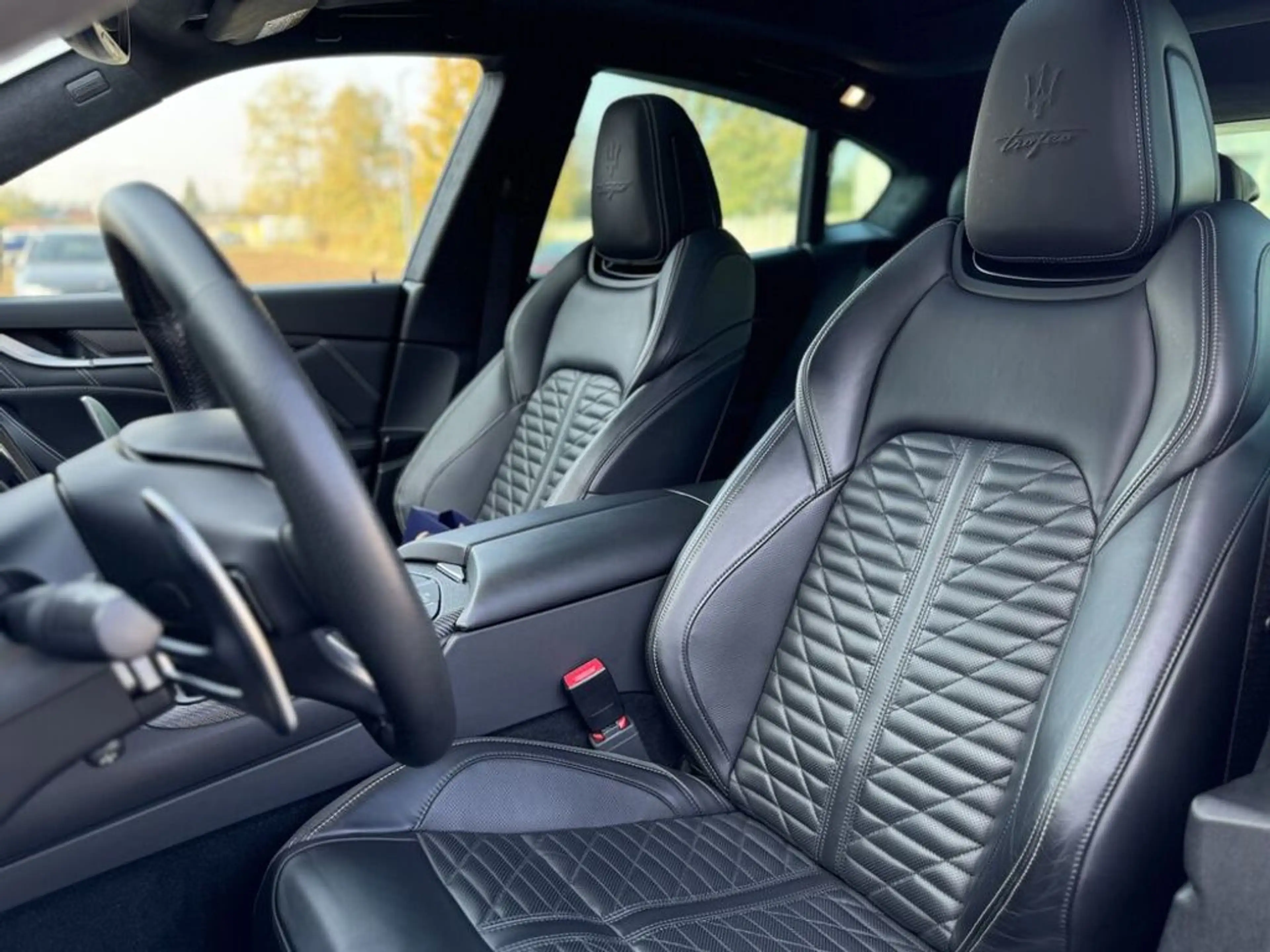 Maserati Levante Trofeo V8 580PS, PANO, EASY ENTRY-SOFTC... — photo 11