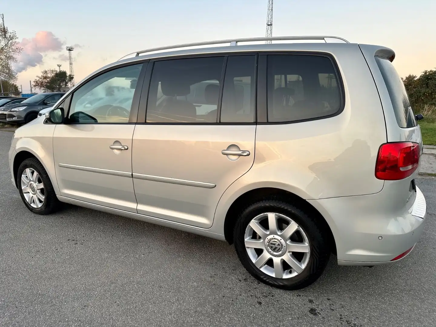 Volkswagen Touran Highline EcoFuel 7 Sitzer Or - 2