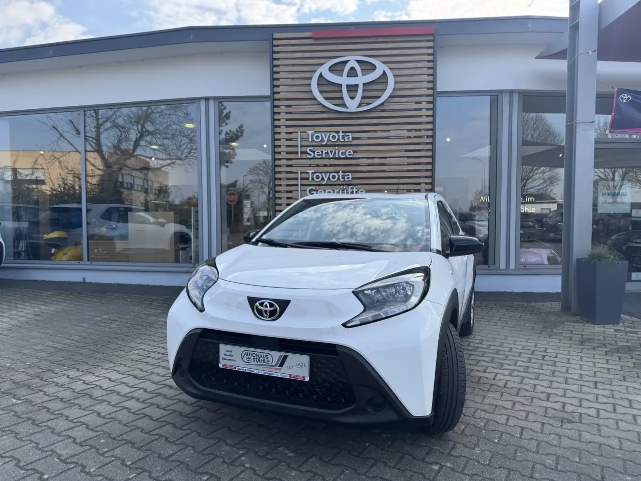 Toyota Aygo X Business Edition — миниатюра 1