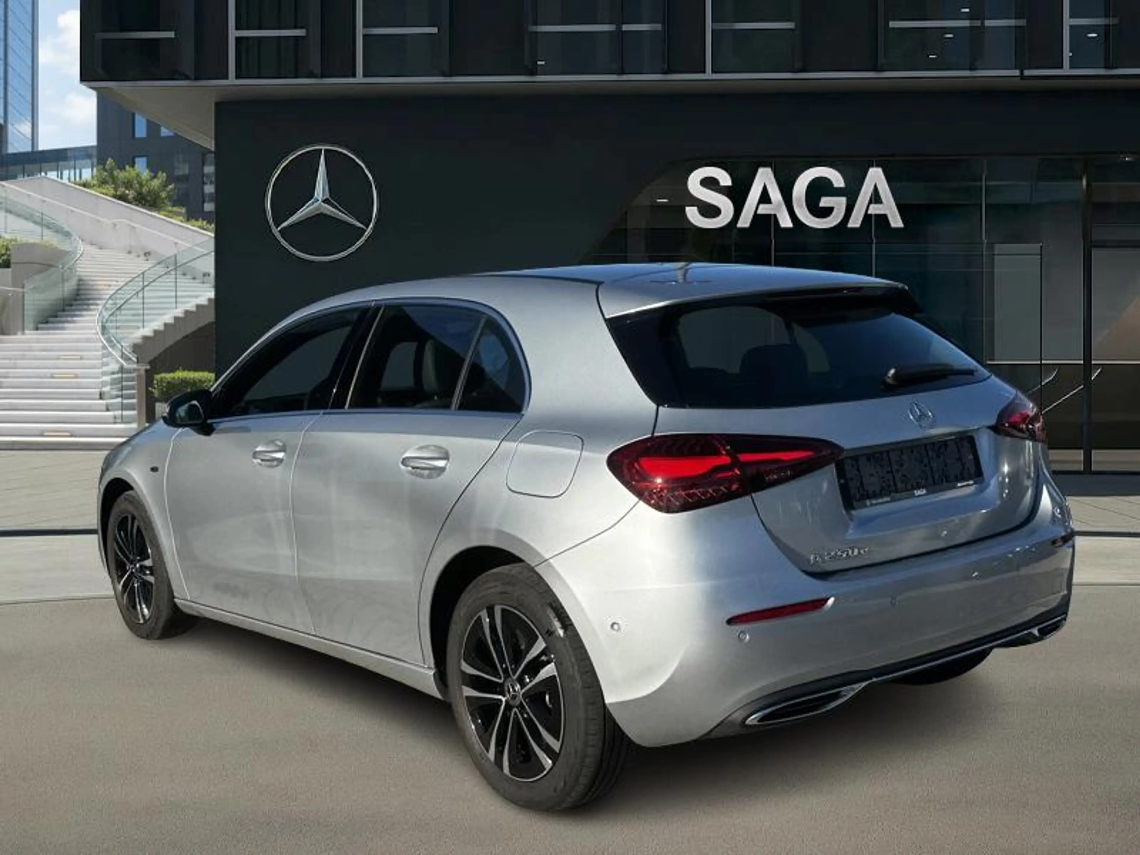 Mercedes-Benz A 250 e Luxury Line — photo 9