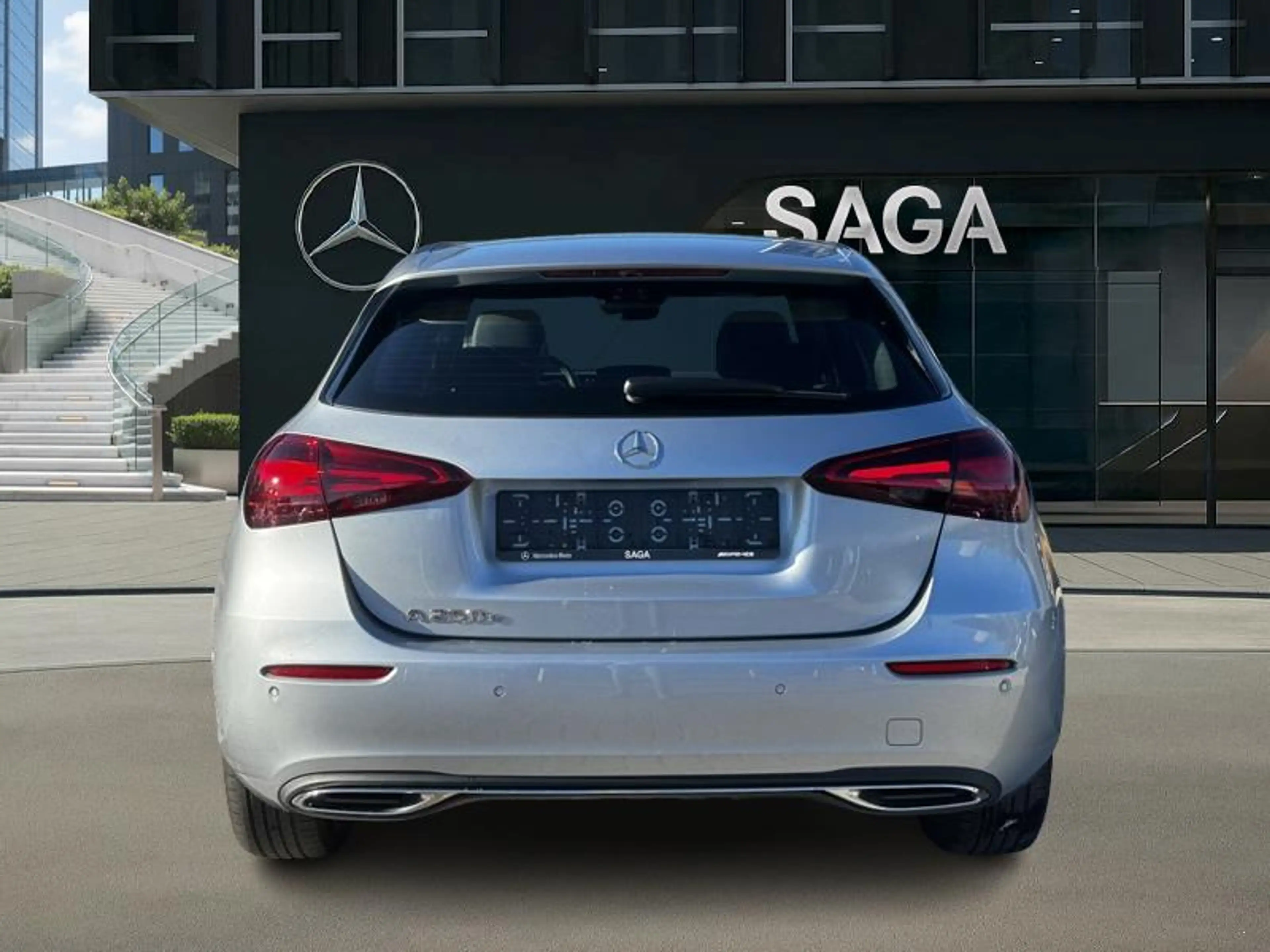 Mercedes-Benz A 250 e Luxury Line — photo 4