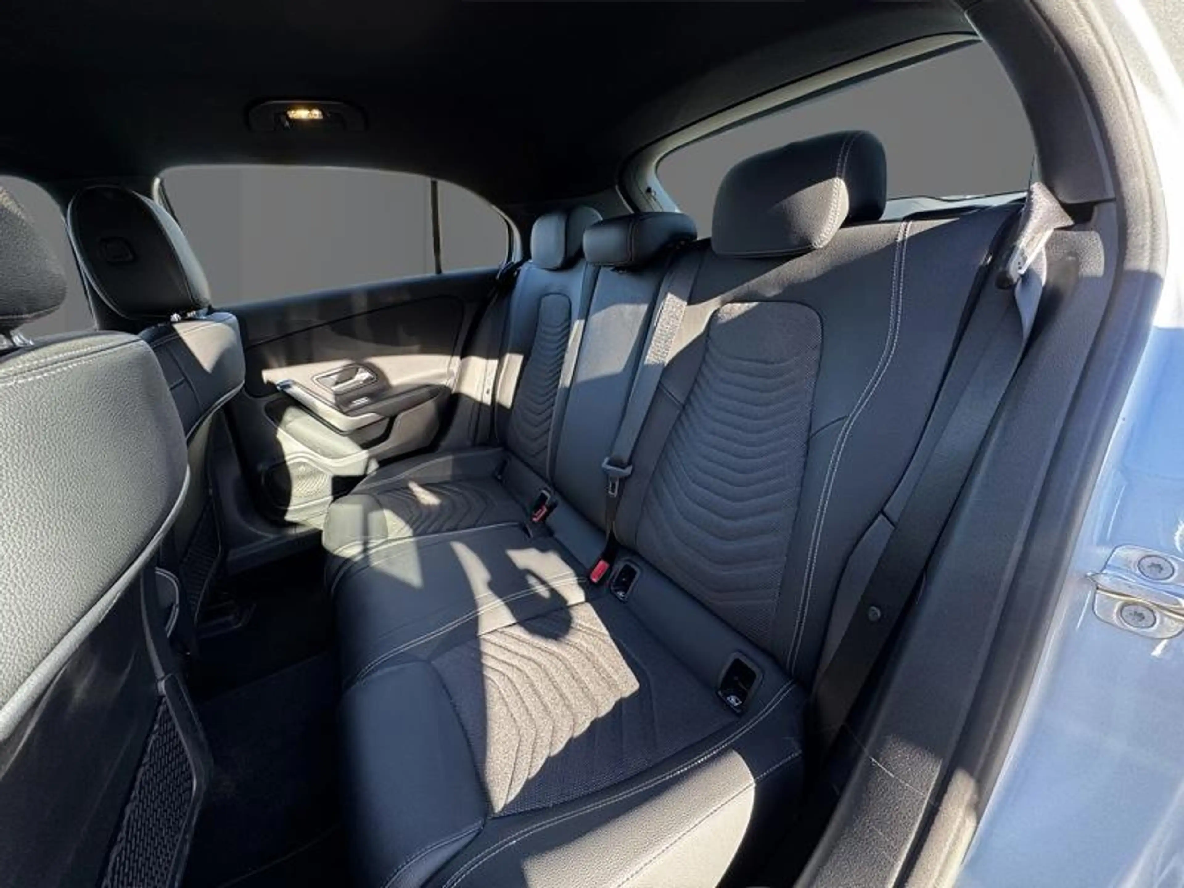 Mercedes-Benz A 250 e Luxury Line — photo 14
