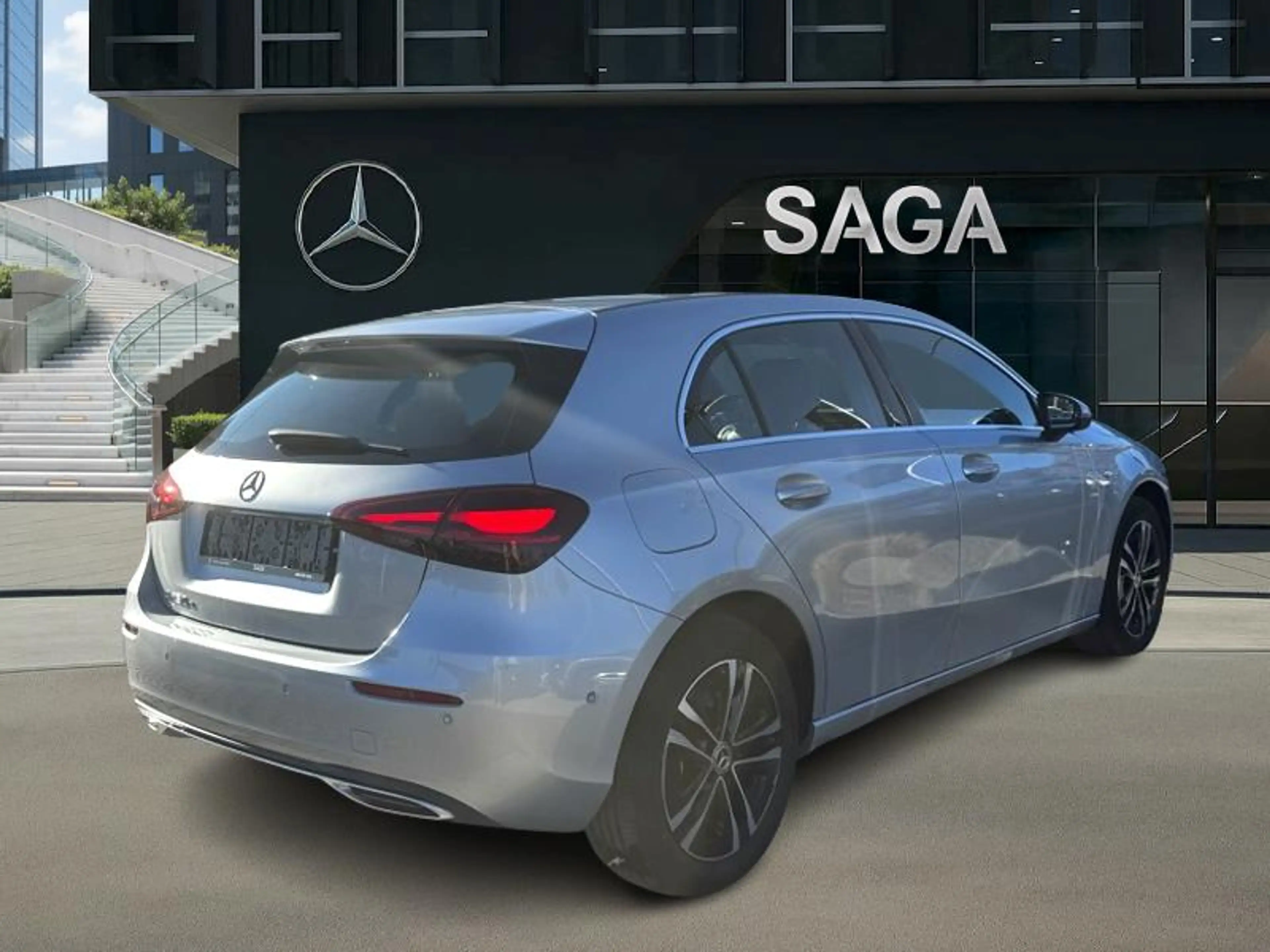 Mercedes-Benz A 250 e Luxury Line — photo 2