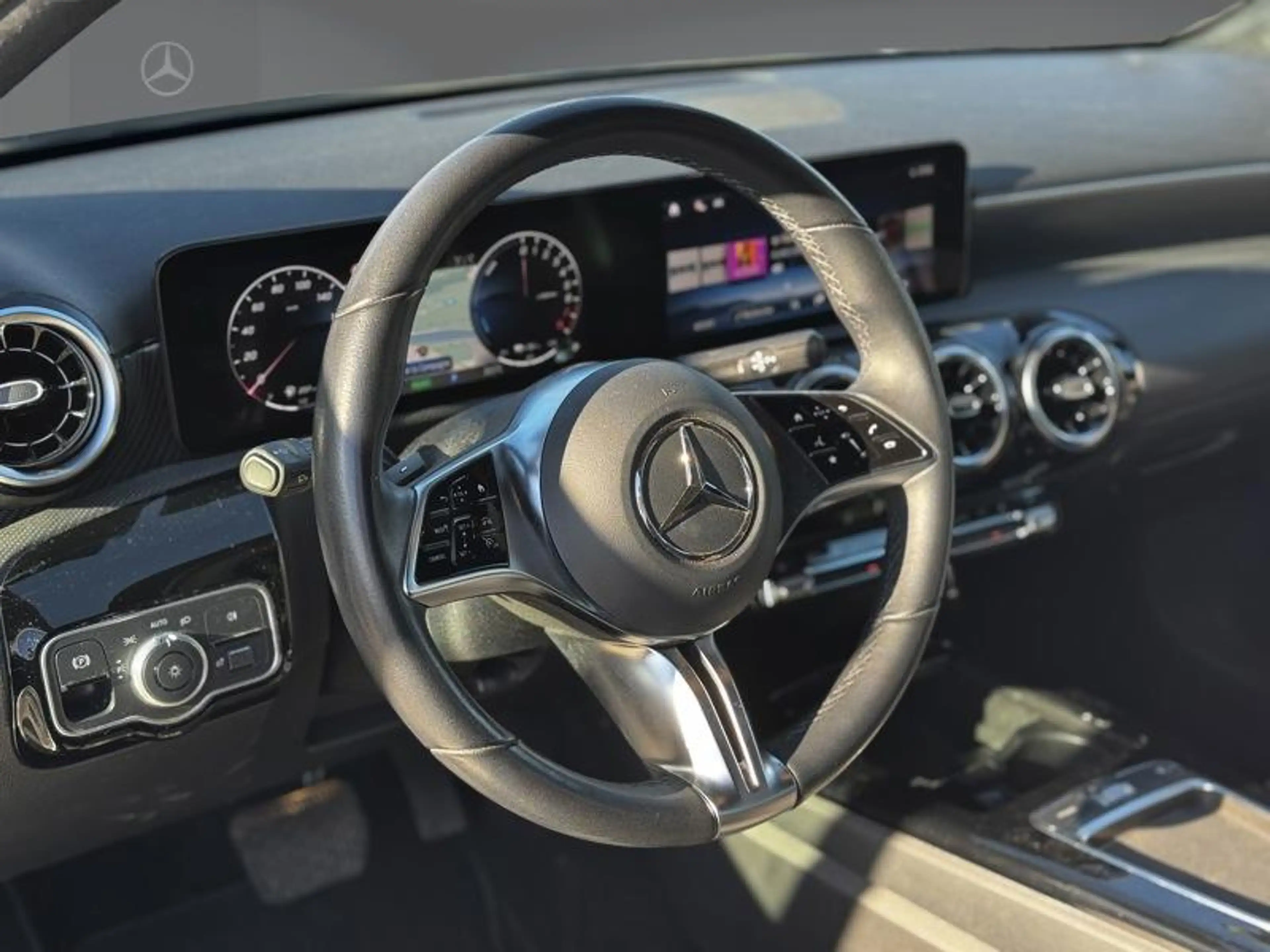 Mercedes-Benz A 250 e Luxury Line — photo 10