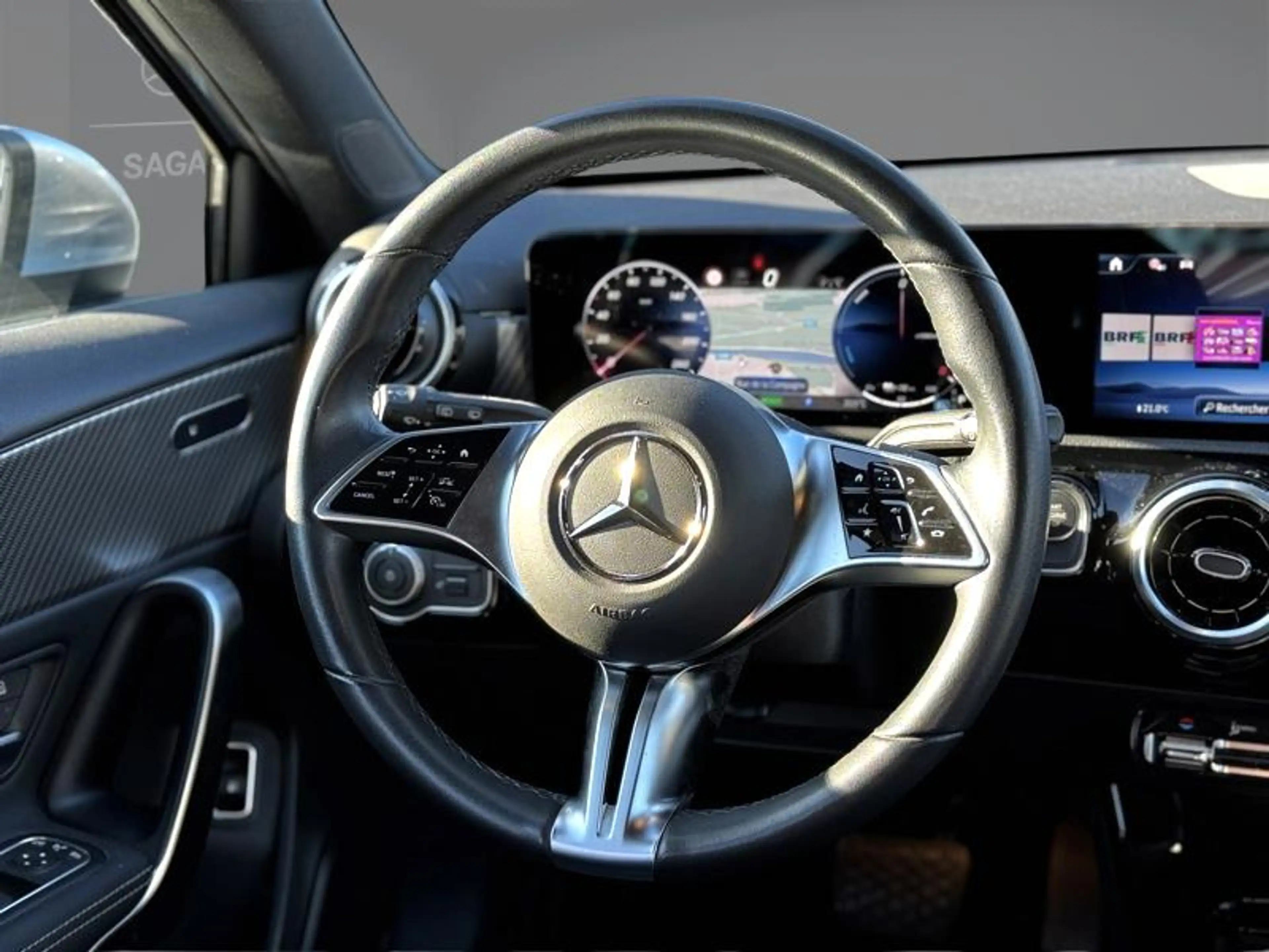 Mercedes-Benz A 250 e Luxury Line — photo 12