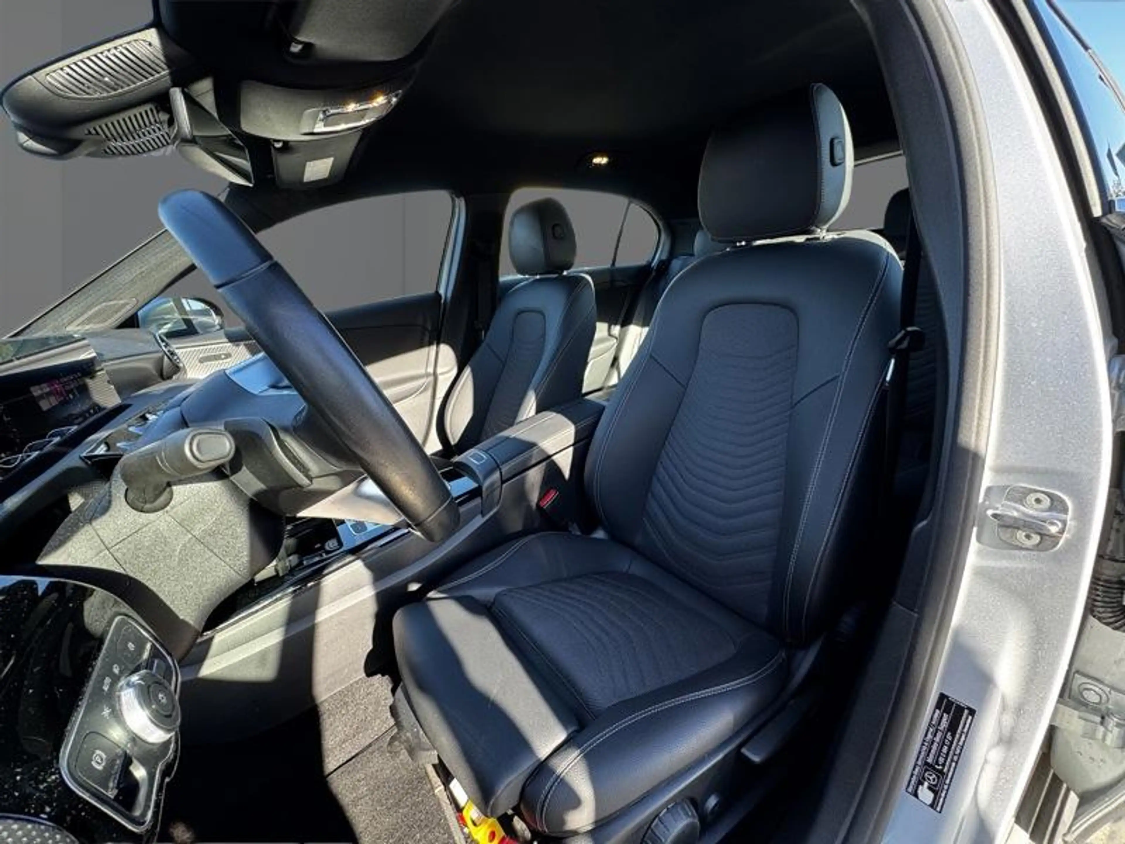 Mercedes-Benz A 250 e Luxury Line — photo 13
