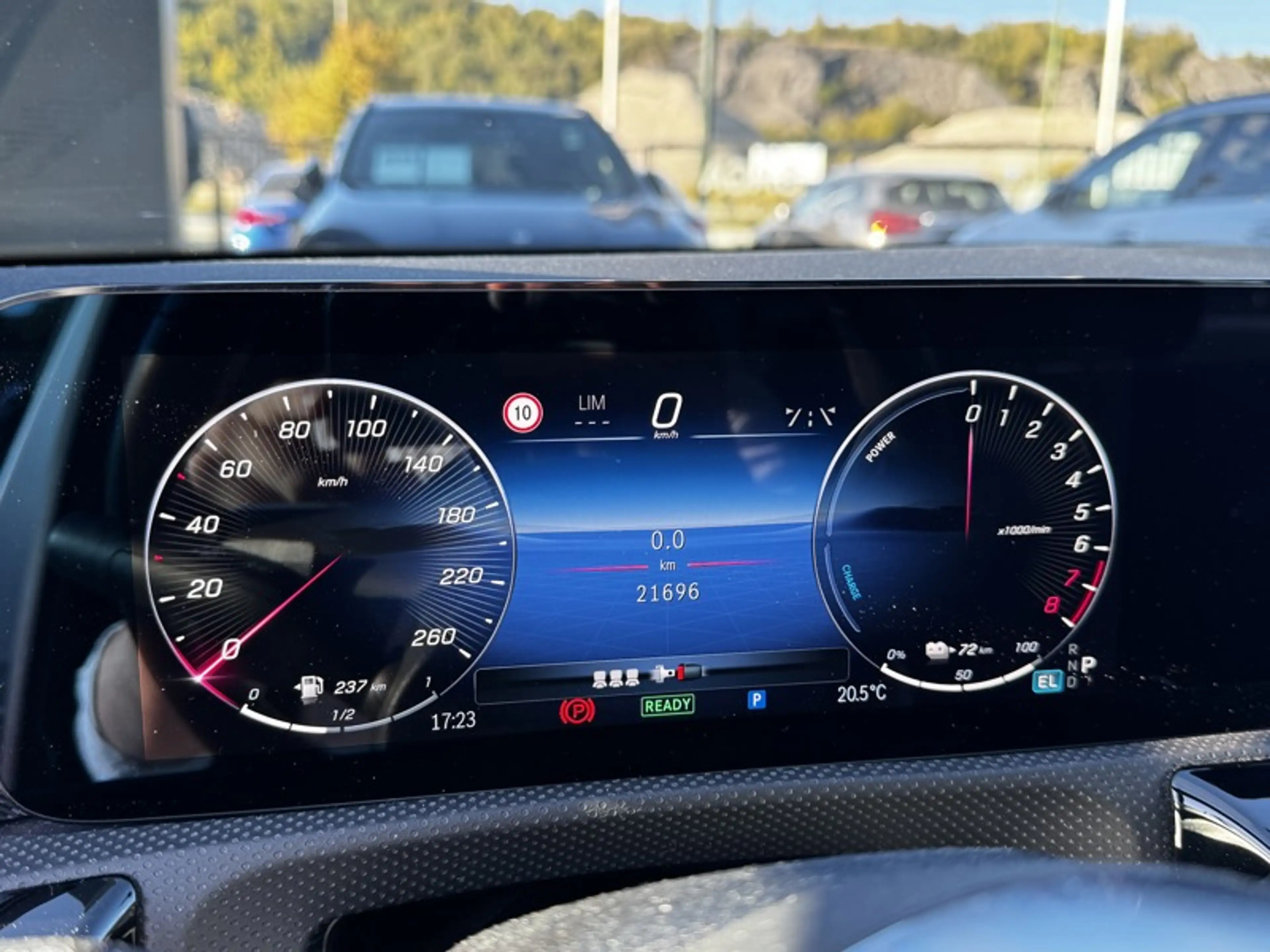Mercedes-Benz A 250 e Luxury Line — photo 15