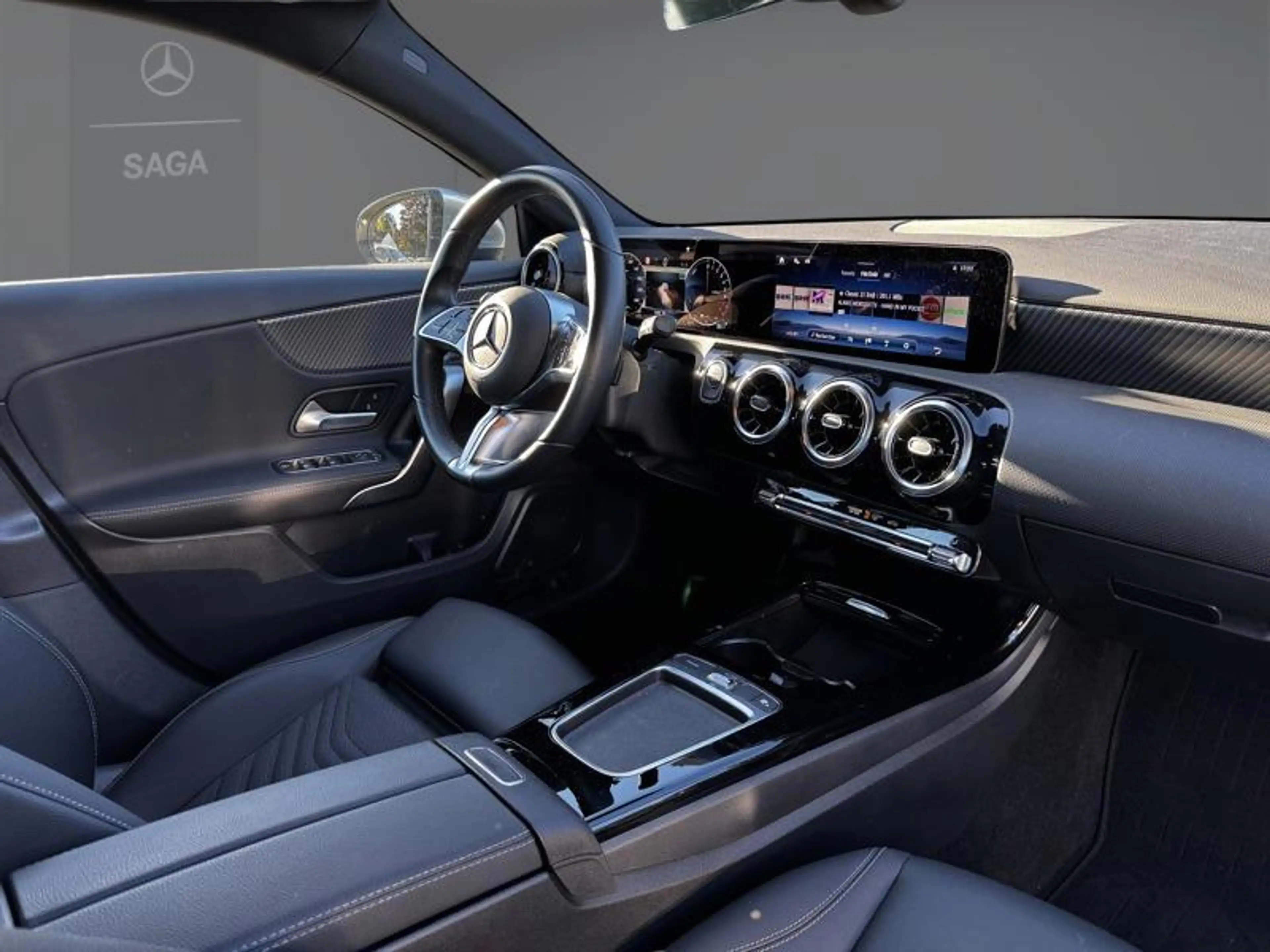 Mercedes-Benz A 250 e Luxury Line — photo 3