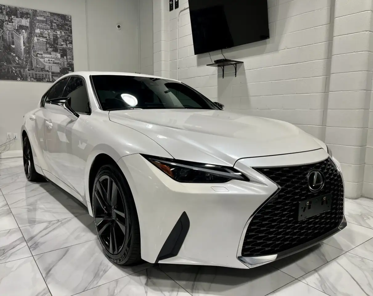 2023 Lexus IS
