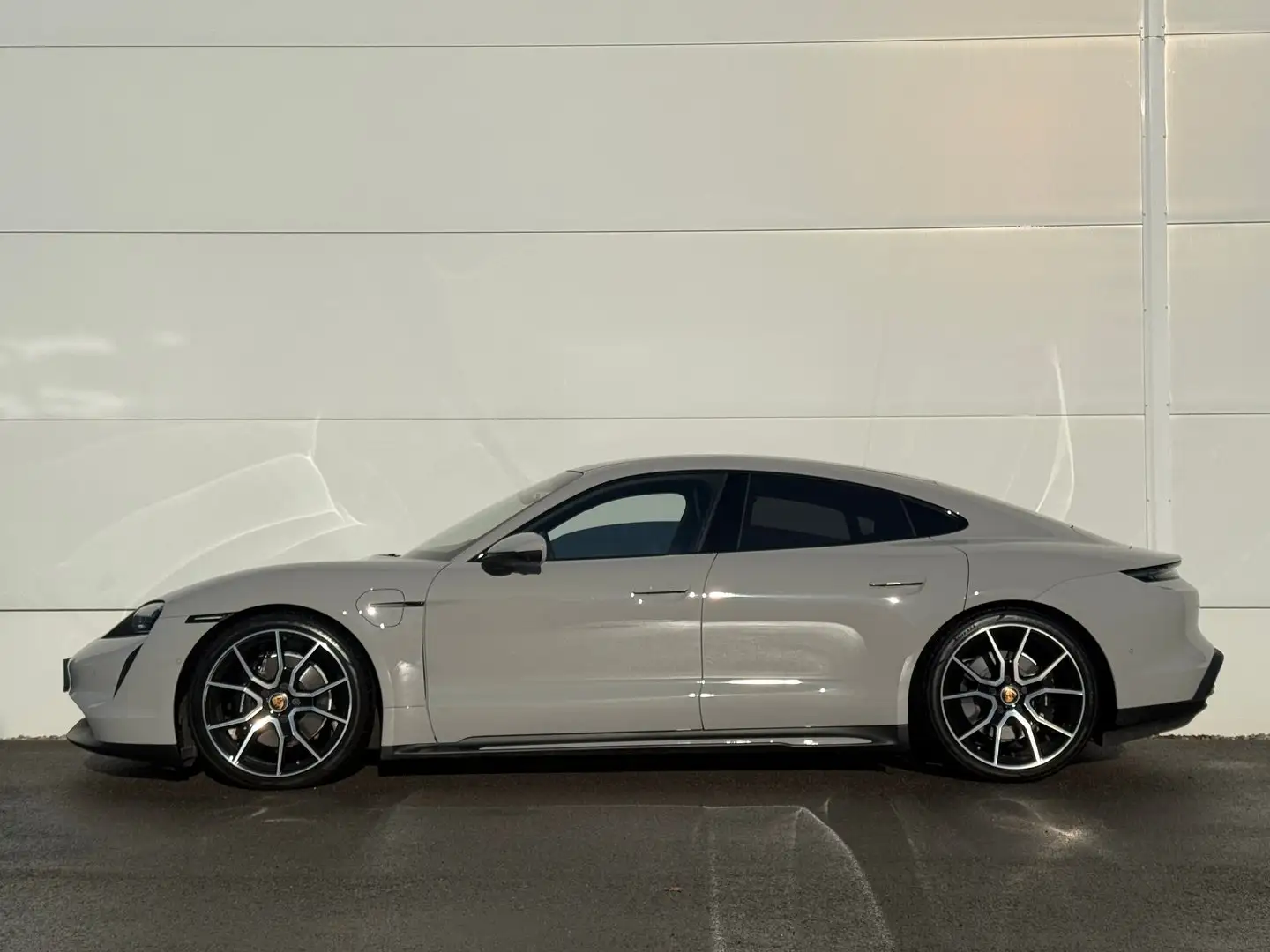 Porsche Taycan 4S Grau - 2