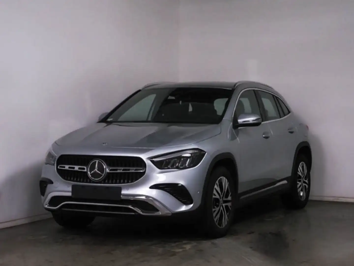 Mercedes-Benz GLA 180 Progressive Line Advanced Winterpaket Silber - 2