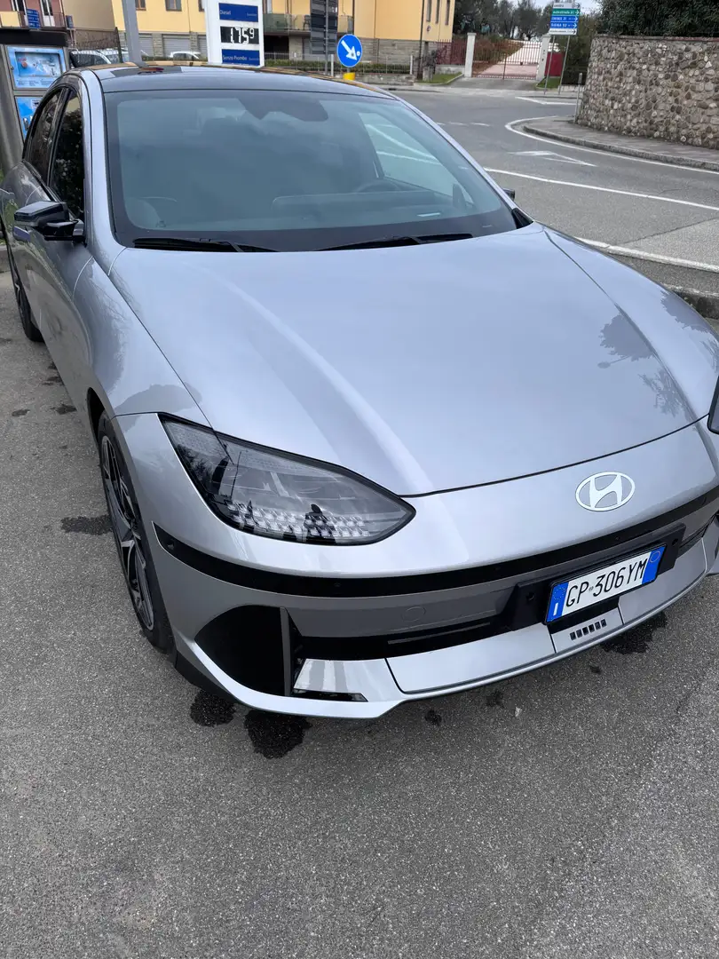 Hyundai IONIQ 6 77,4 kWh Evolution Tech Pack rwd Šedá - 2