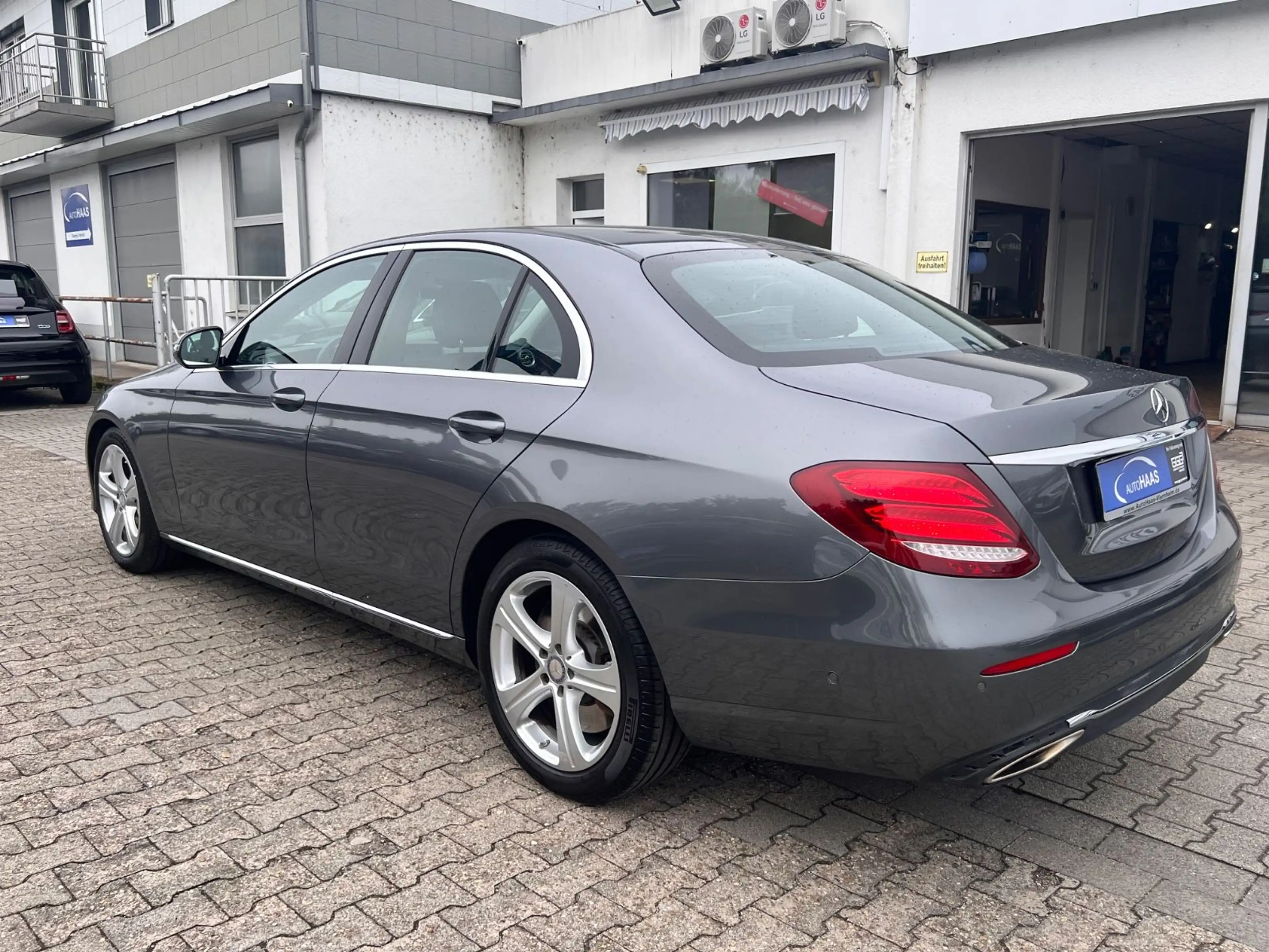 Mercedes-Benz E 400 4Matic*Multibeam LED *Leder*1.Hand*R-Cam* — photo 3
