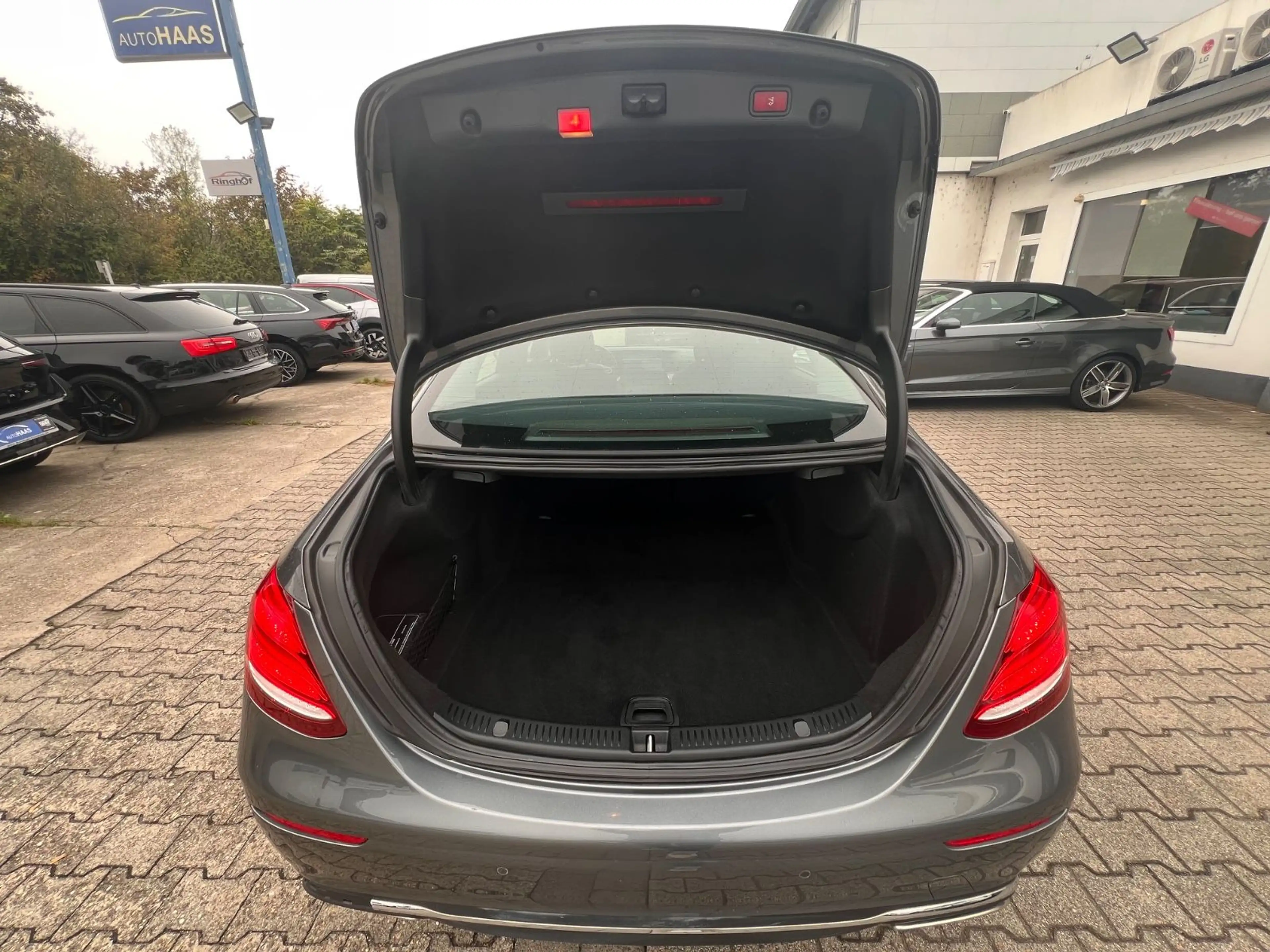 Mercedes-Benz E 400 4Matic*Multibeam LED *Leder*1.Hand*R-Cam* — photo 8