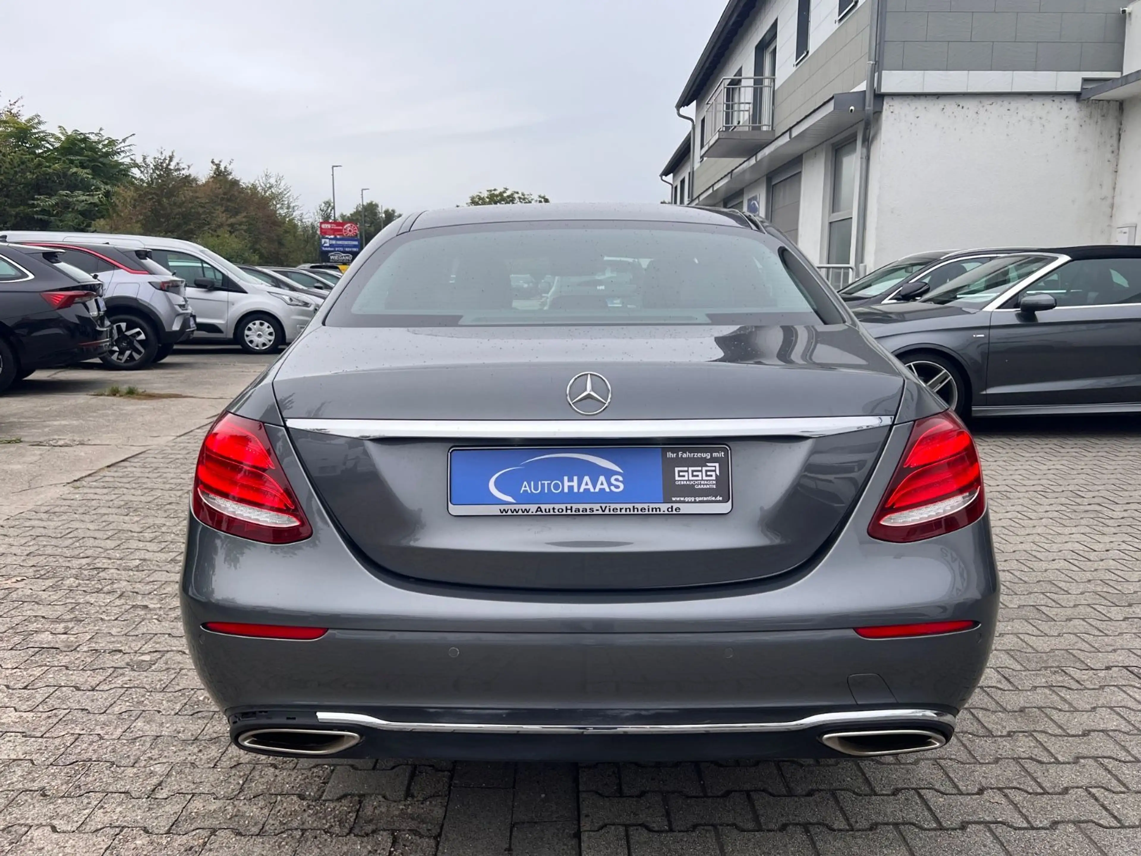 Mercedes-Benz E 400 4Matic*Multibeam LED *Leder*1.Hand*R-Cam* — photo 4