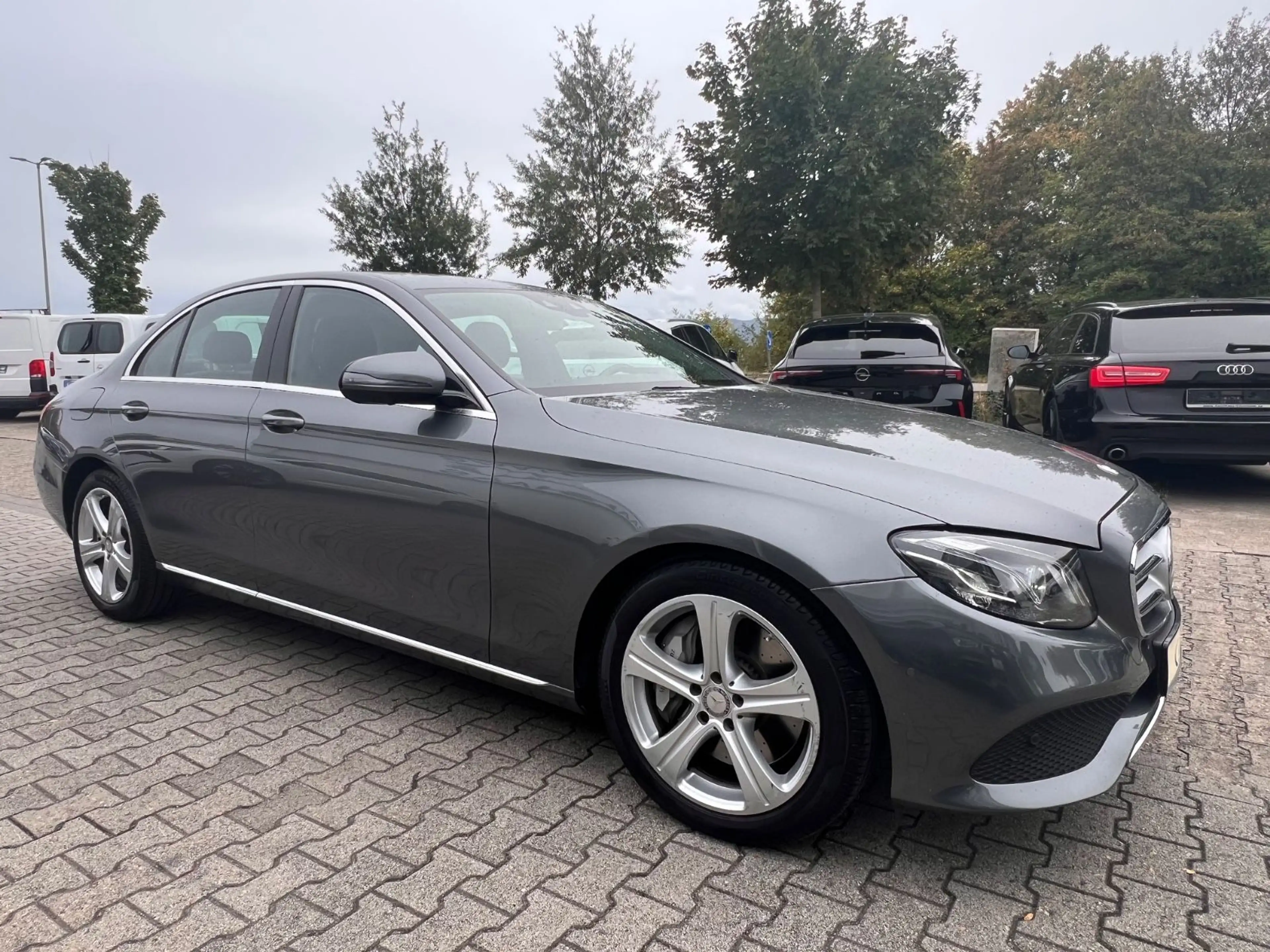 Mercedes-Benz E 400 4Matic*Multibeam LED *Leder*1.Hand*R-Cam* — photo 6