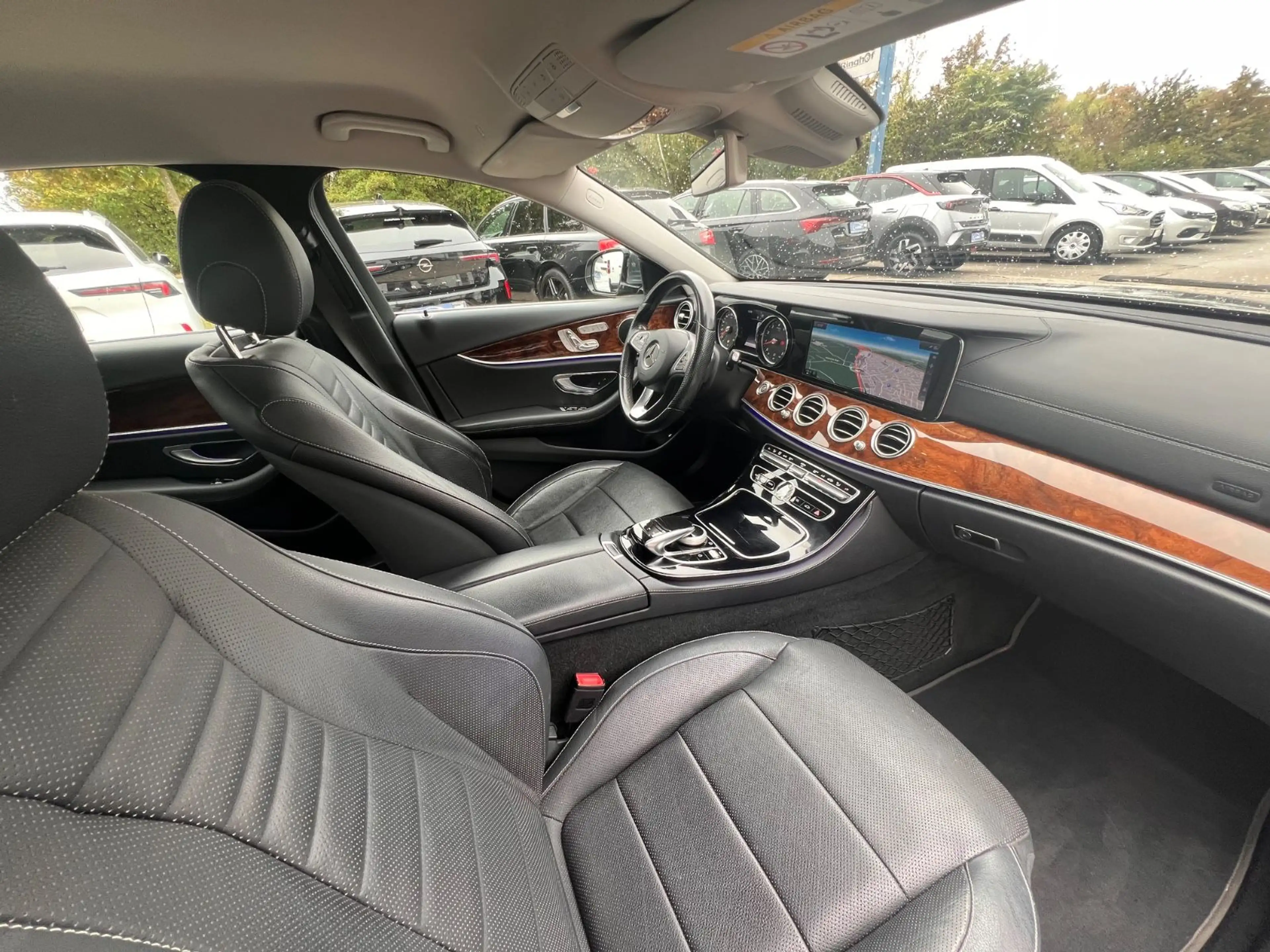 Mercedes-Benz E 400 4Matic*Multibeam LED *Leder*1.Hand*R-Cam* — photo 10